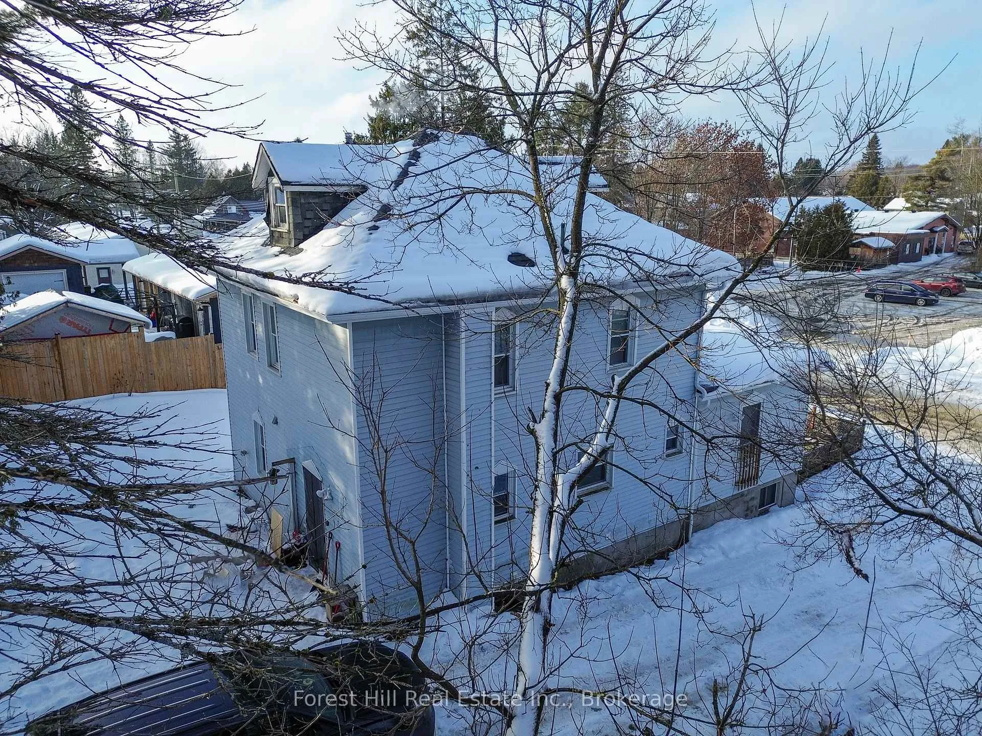 Photo 11 of 132 Richard Street, Bracebridge, Macaulay — HOMEH