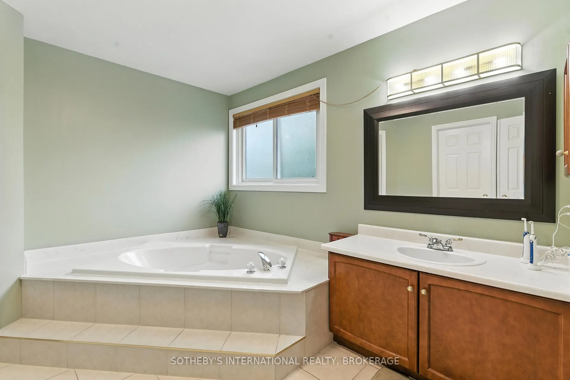 Photo 19 of 32 Sterling Street, St. Catharines, Rykert/Vansickle — HOMEH