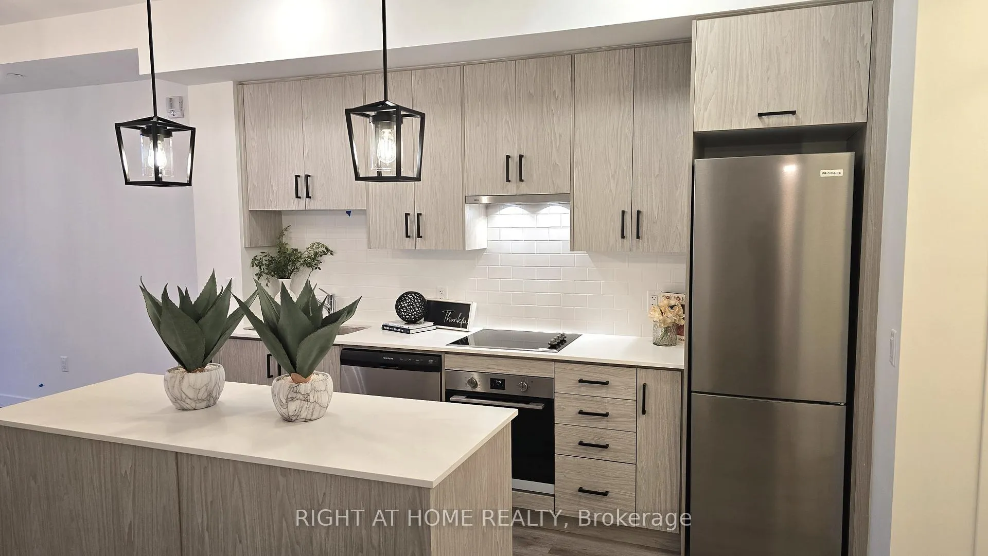 Photo 6 of Unit 603, 461 Green Road, Hamilton, Lakeshore — HOMEH