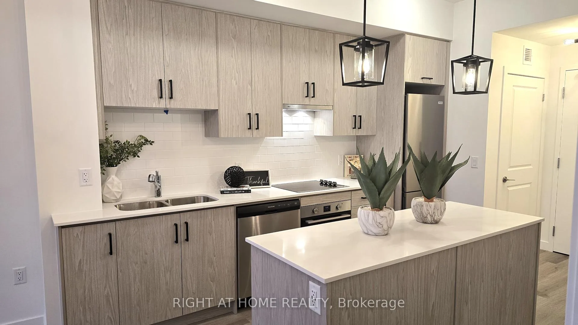 Photo 7 of Unit 603, 461 Green Road, Hamilton, Lakeshore — HOMEH