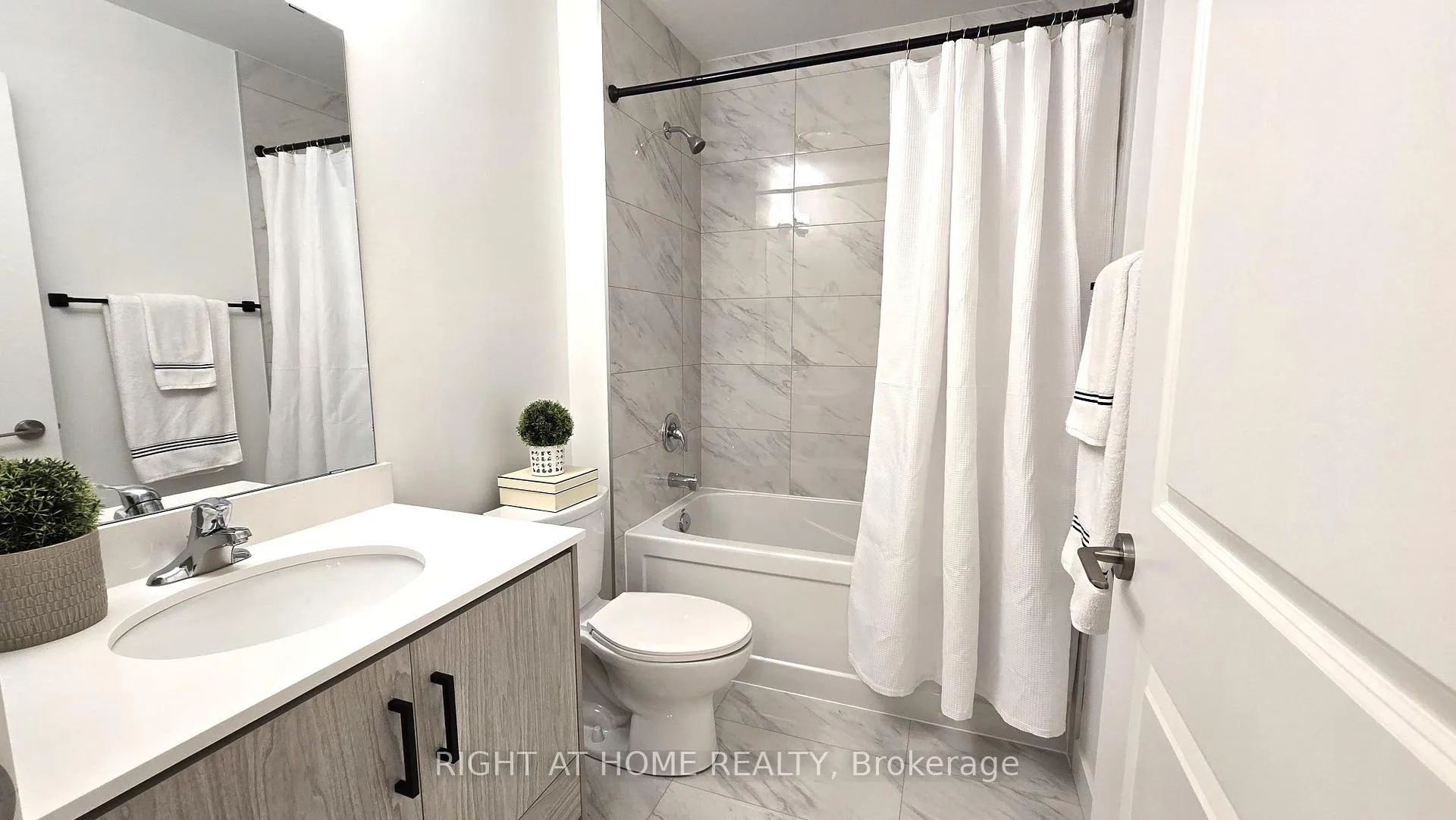 Photo 18 of Unit 603, 461 Green Road, Hamilton, Lakeshore — HOMEH
