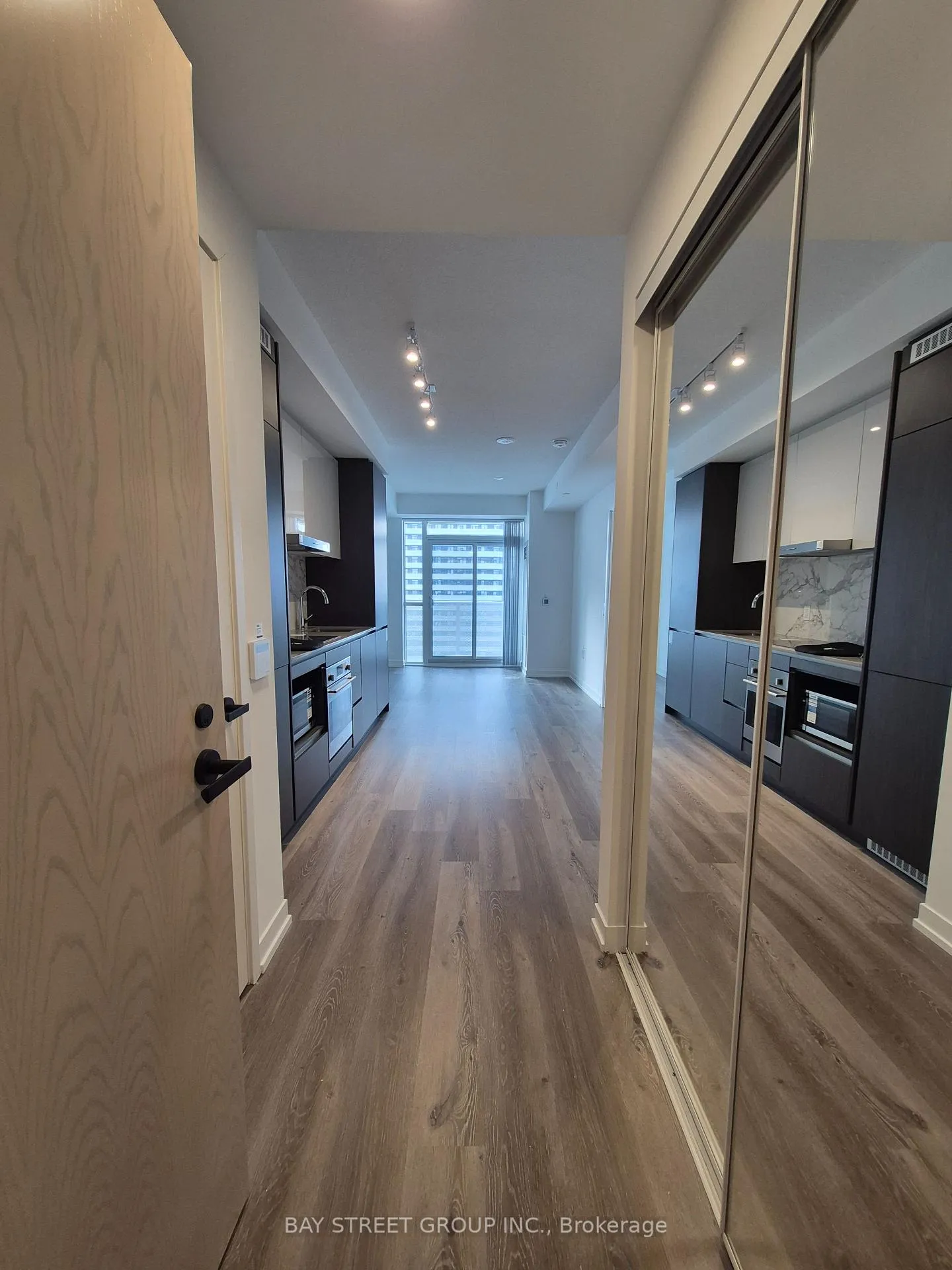Photo 3 of Unit 3902, 28 Interchange Way, Vaughan, Vaughan Corporate Centre — HOMEH