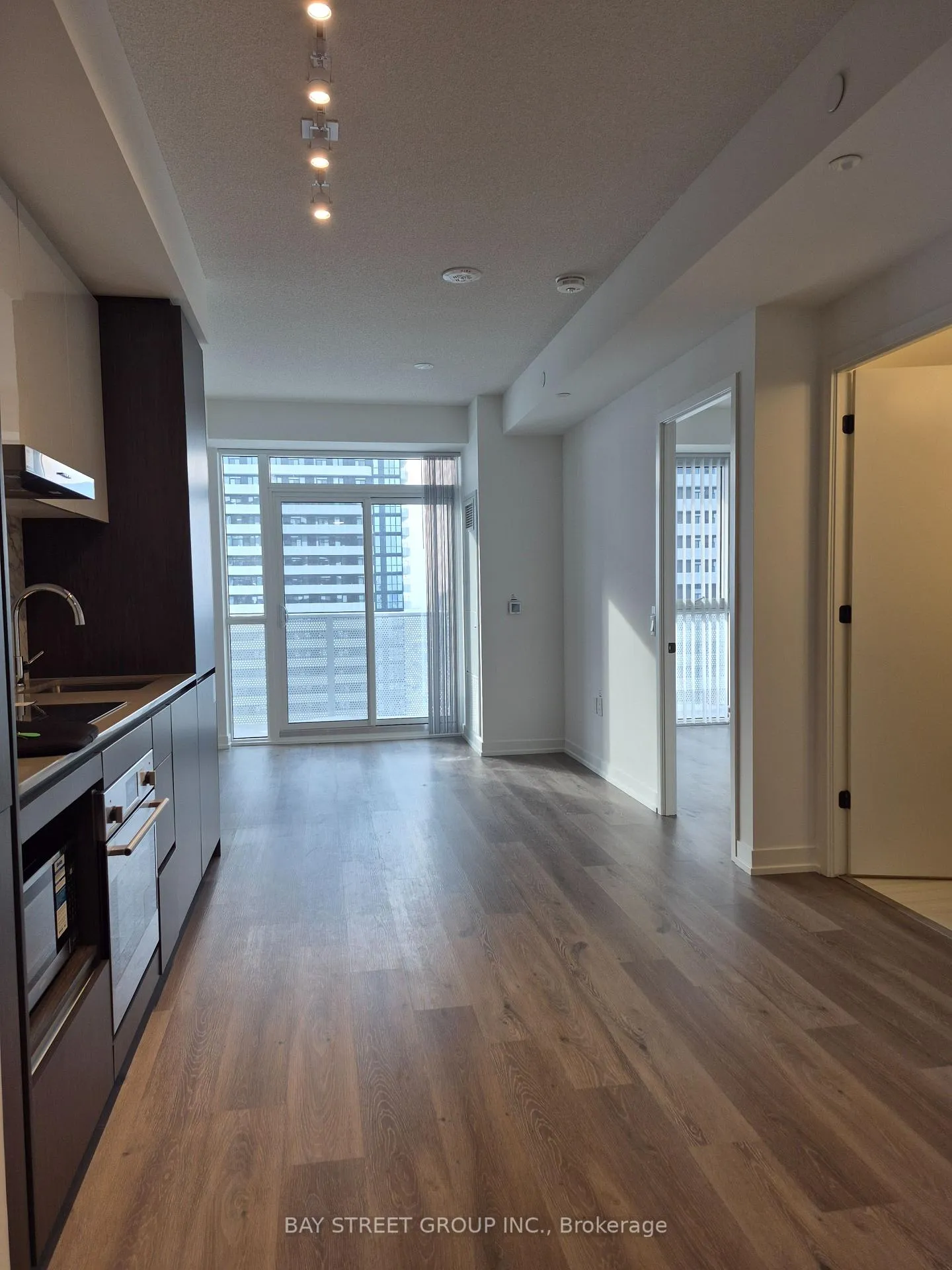 Photo 6 of Unit 3902, 28 Interchange Way, Vaughan, Vaughan Corporate Centre — HOMEH
