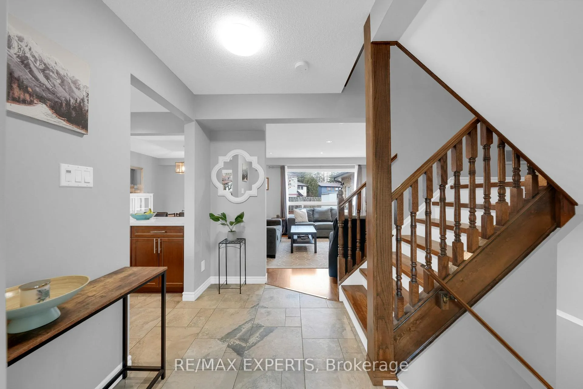 Photo 3 of 73 Downey Drive, Caledon, Bolton East — HOMEH