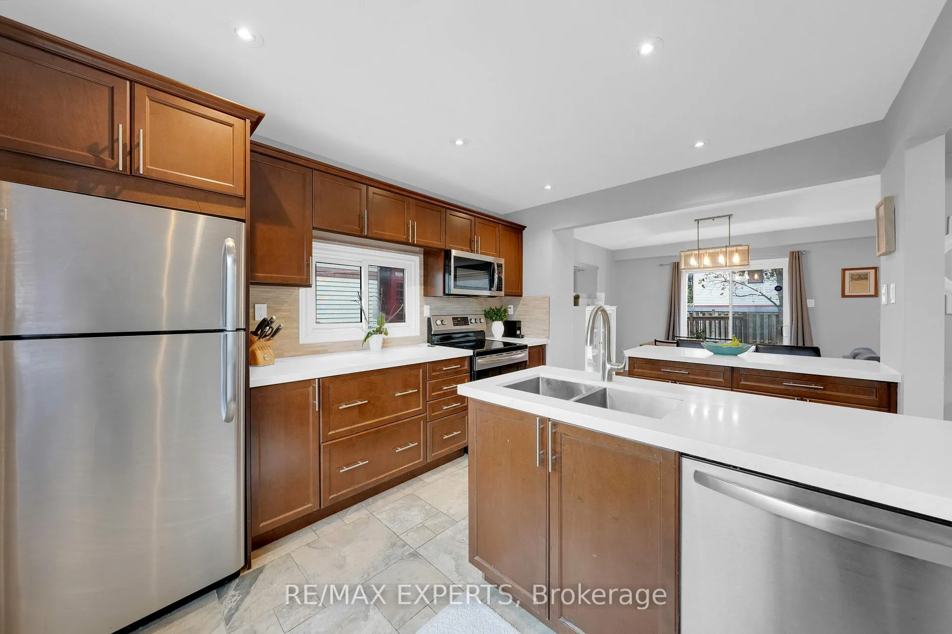 Photo 6 of 73 Downey Drive, Caledon, Bolton East — HOMEH