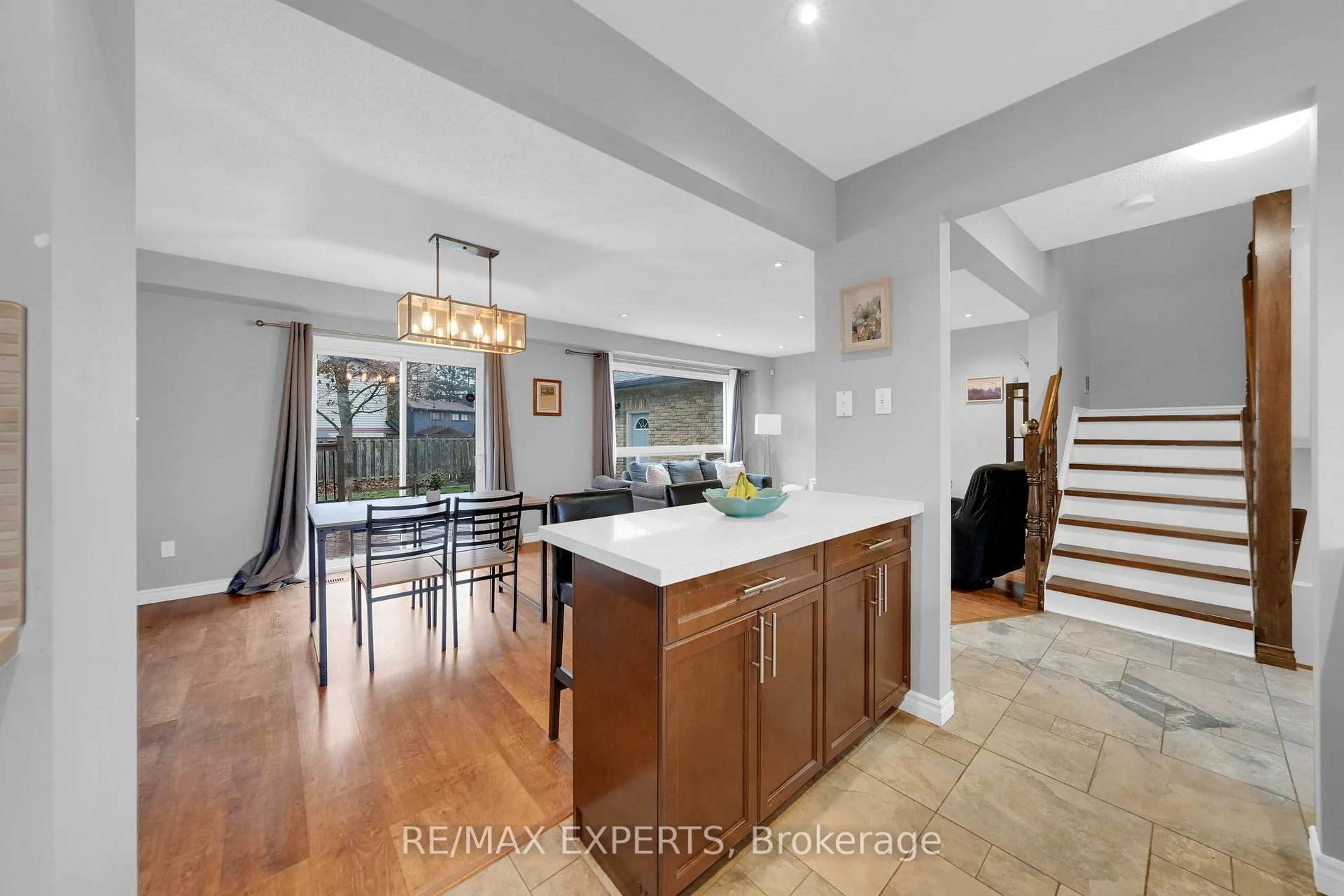 Photo 7 of 73 Downey Drive, Caledon, Bolton East — HOMEH