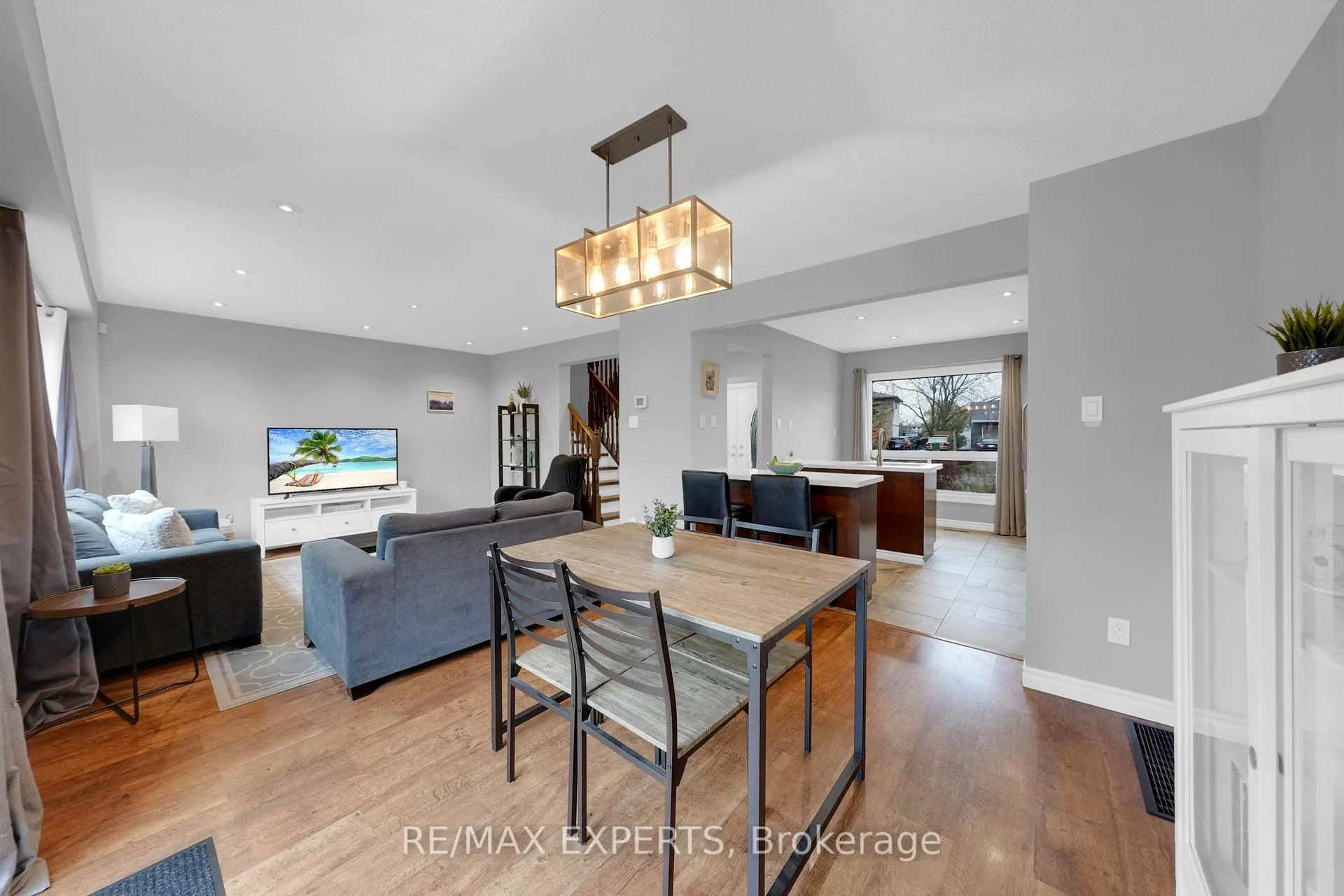 Photo 9 of 73 Downey Drive, Caledon, Bolton East — HOMEH