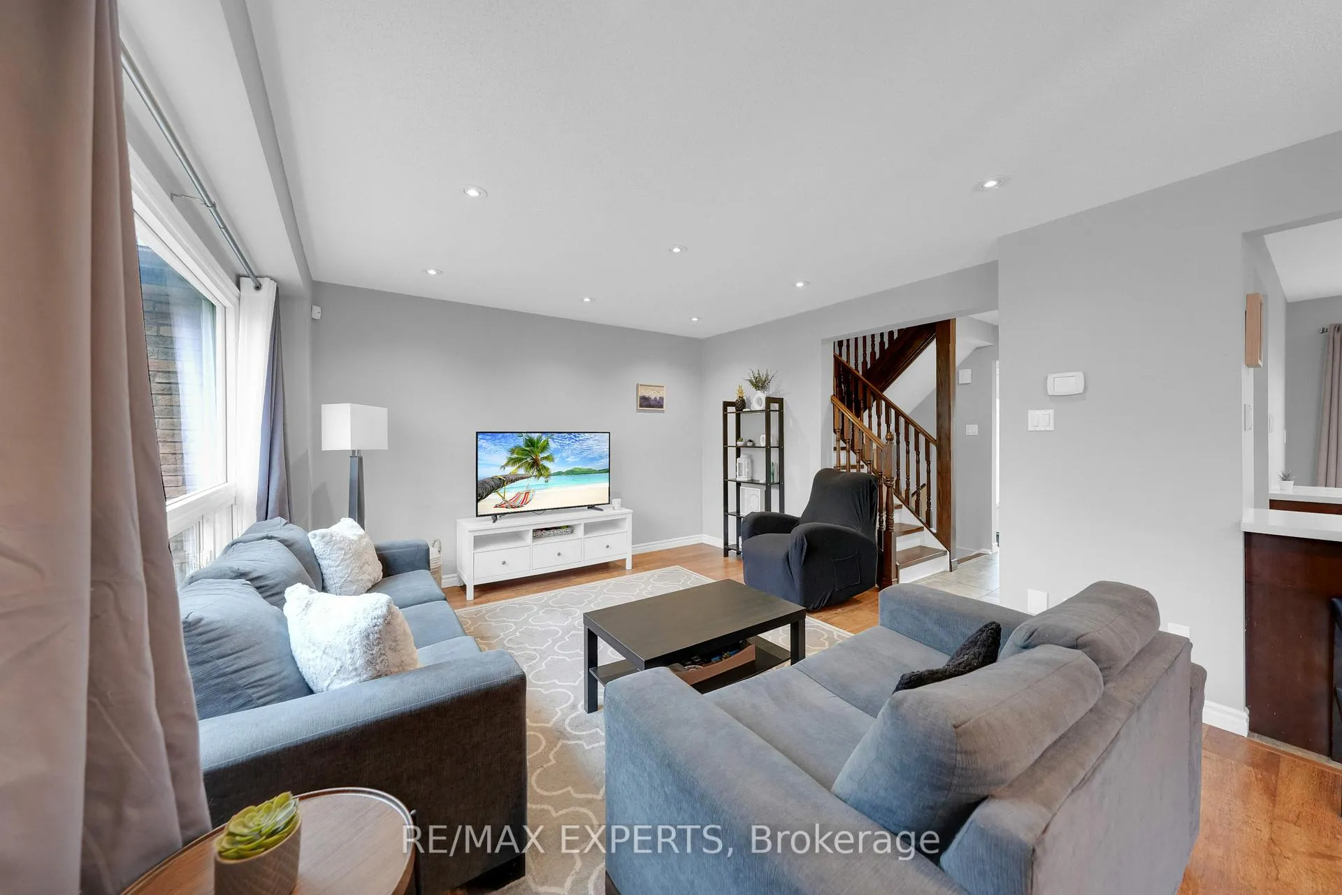 Photo 10 of 73 Downey Drive, Caledon, Bolton East — HOMEH