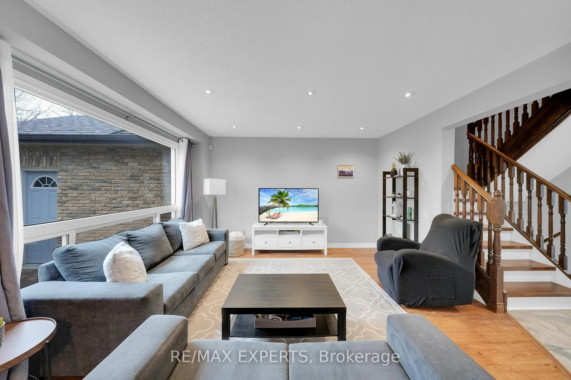 Photo 11 of 73 Downey Drive, Caledon, Bolton East — HOMEH
