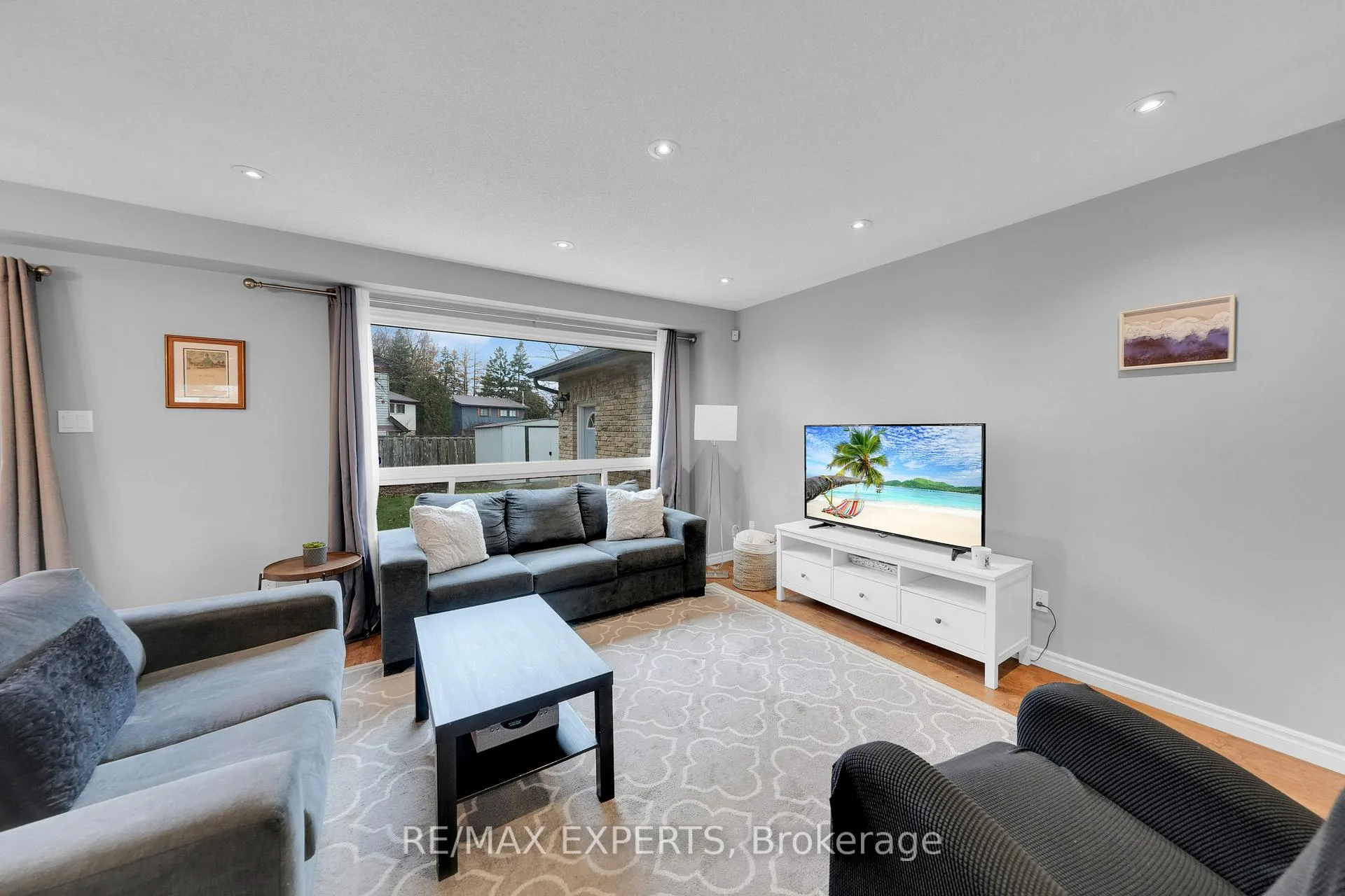 Photo 12 of 73 Downey Drive, Caledon, Bolton East — HOMEH