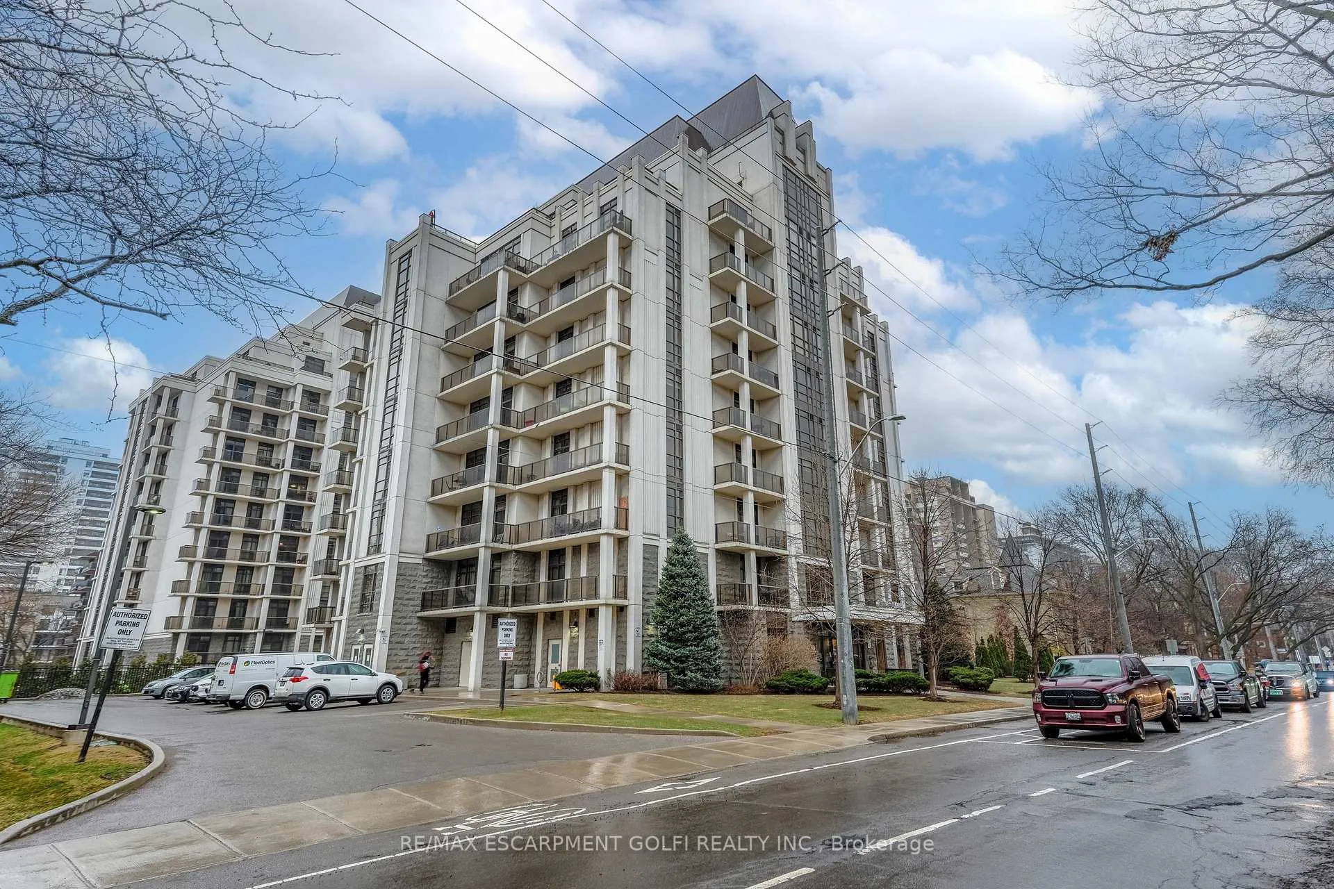 Front of Unit 409, 90 Charlton Avenue W