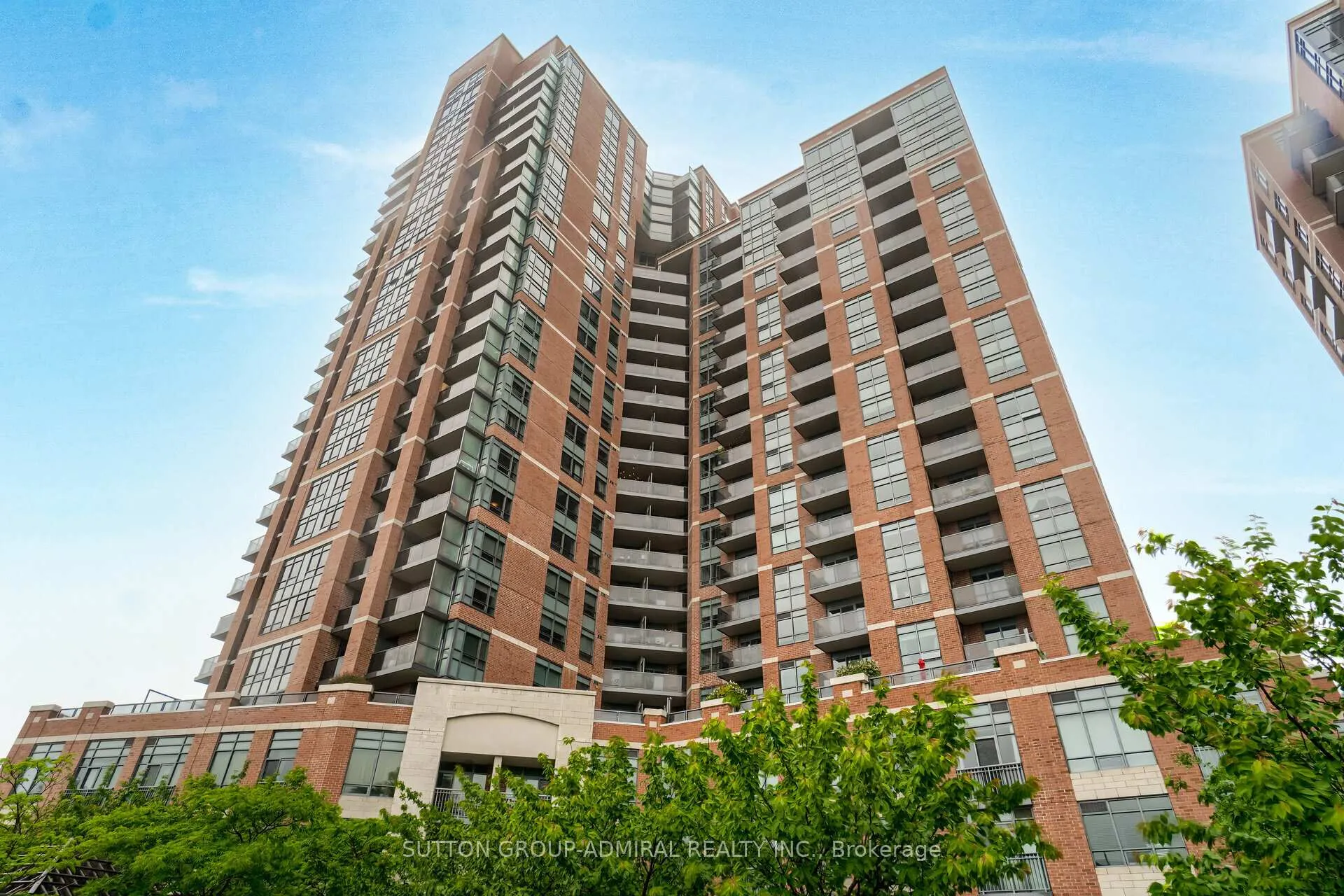 Front of Unit 1138, 60 Heintzman Street