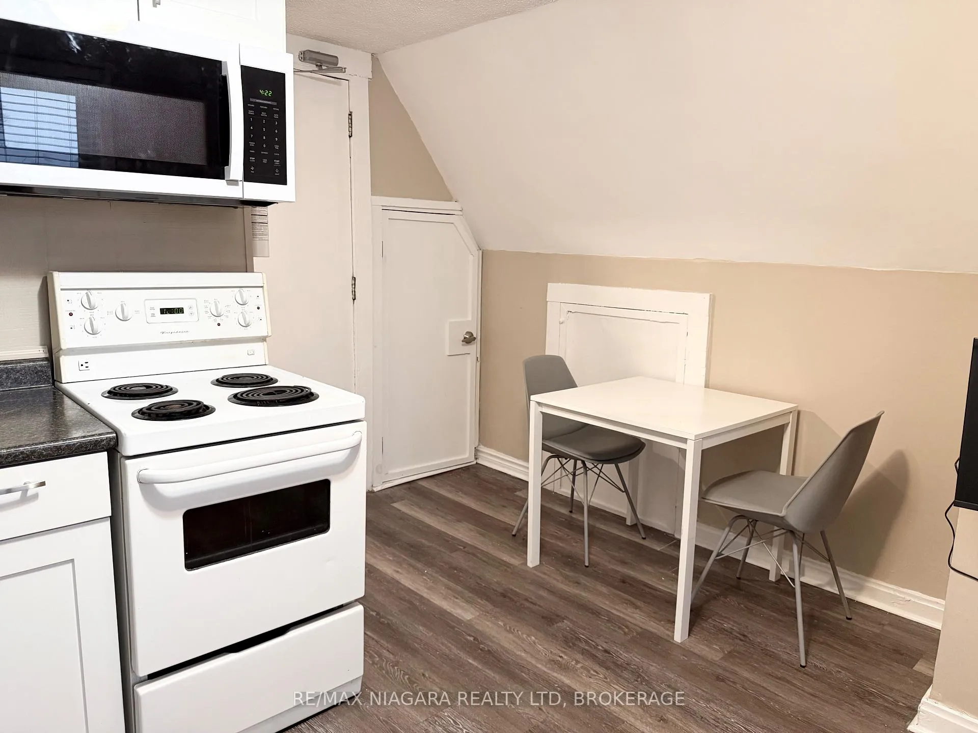 Photo 8 of Unit Unit 3, 4701 River Road, Niagara Falls, Downtown — HOMEH