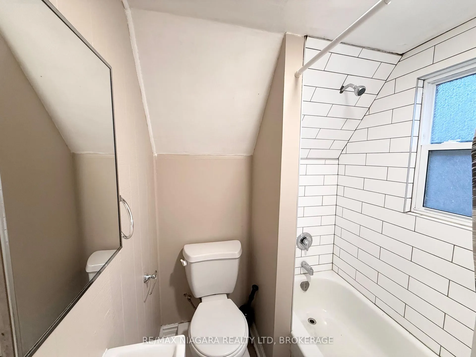 Photo 16 of Unit Unit 3, 4701 River Road, Niagara Falls, Downtown — HOMEH