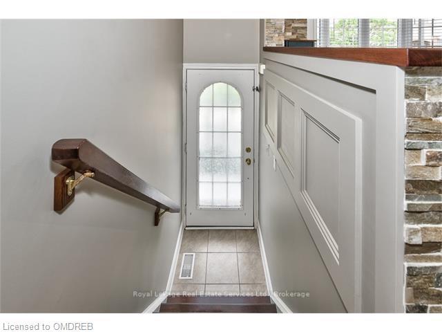 Photo 2 of 688 Rowley Common Road, Burlington, Appleby — HOMEH