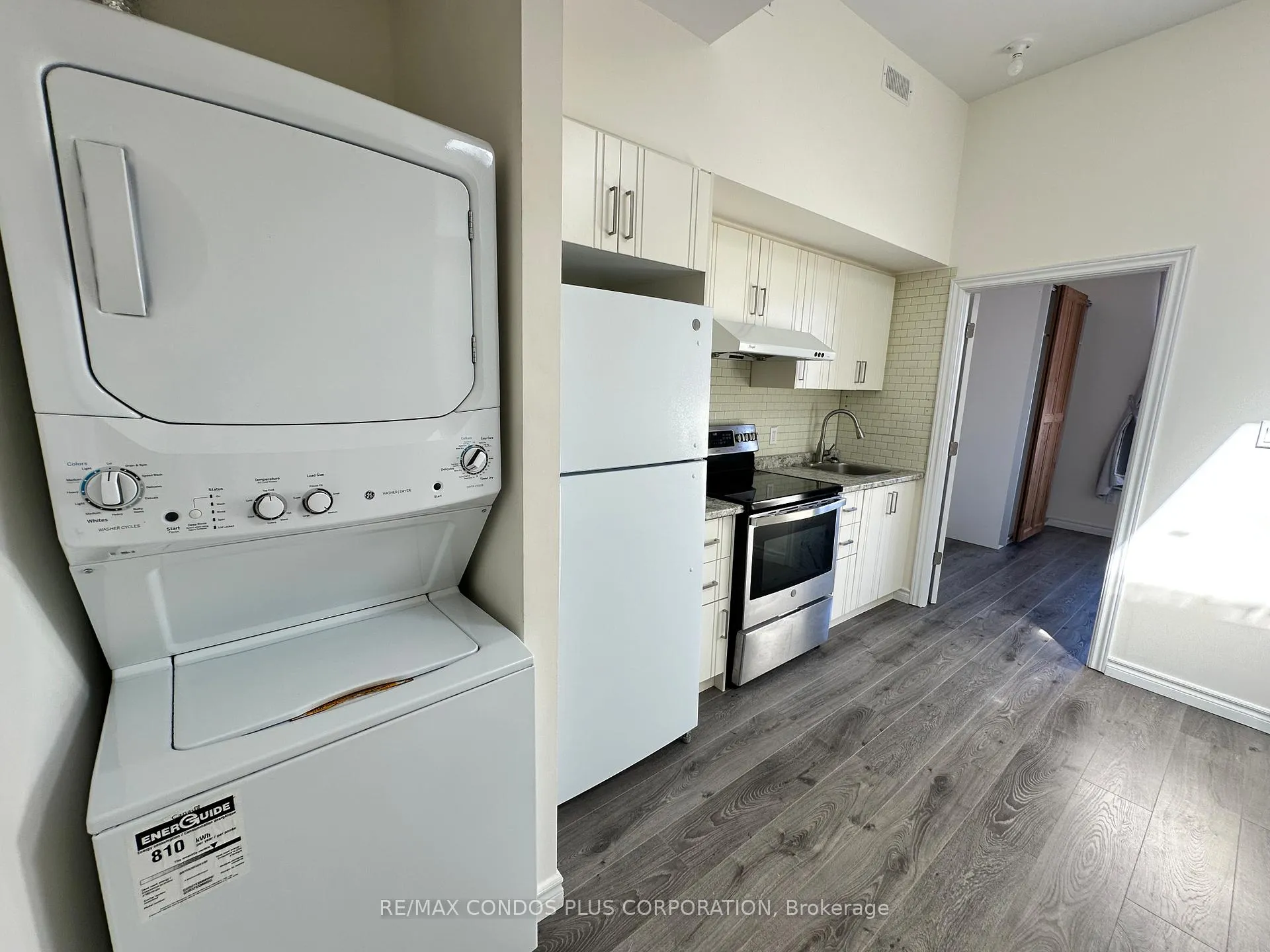 Photo 4 of Unit 3A, 725 Danforth Avenue, Toronto, Danforth — HOMEH