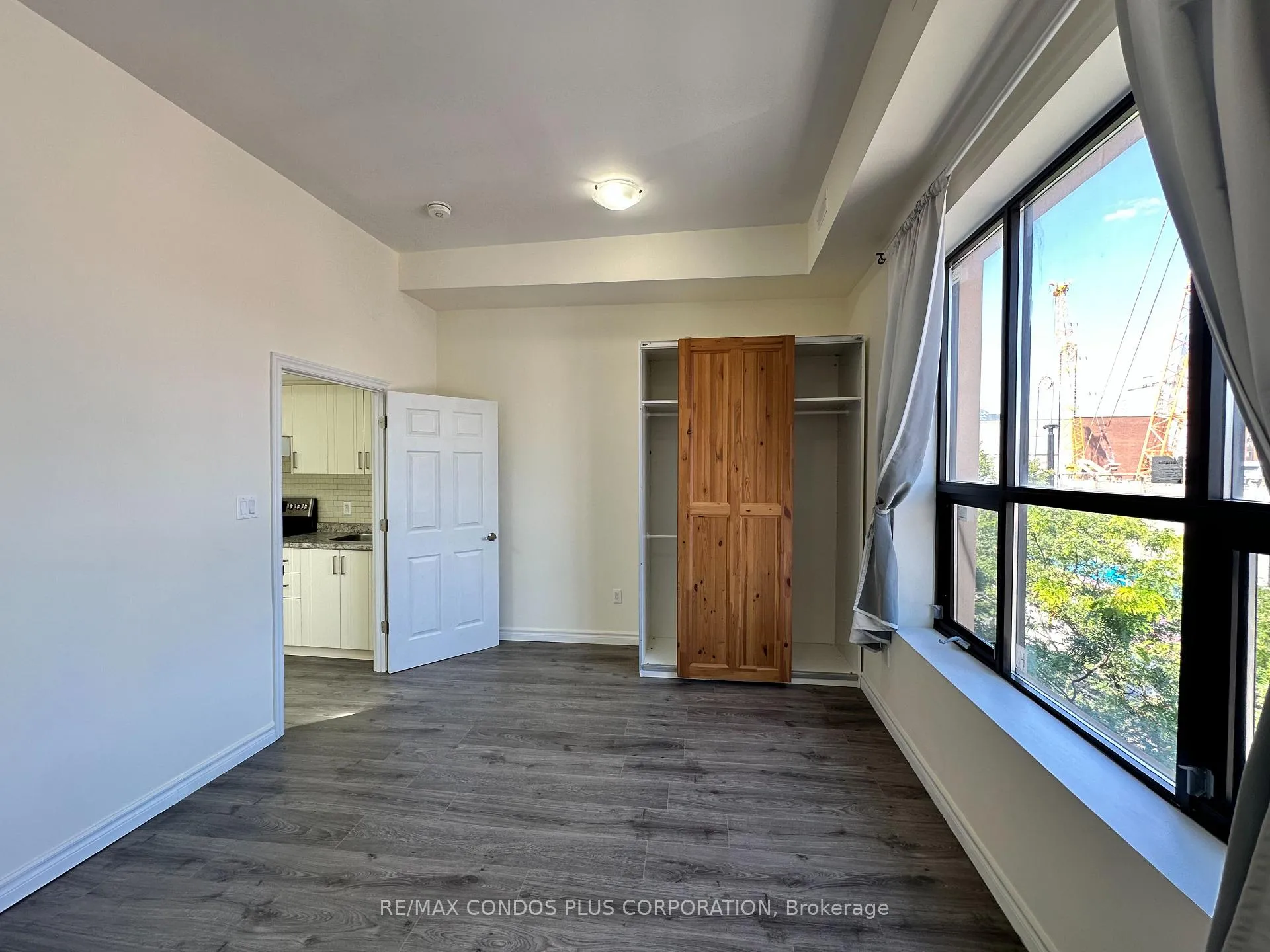 Photo 6 of Unit 3A, 725 Danforth Avenue, Toronto, Danforth — HOMEH