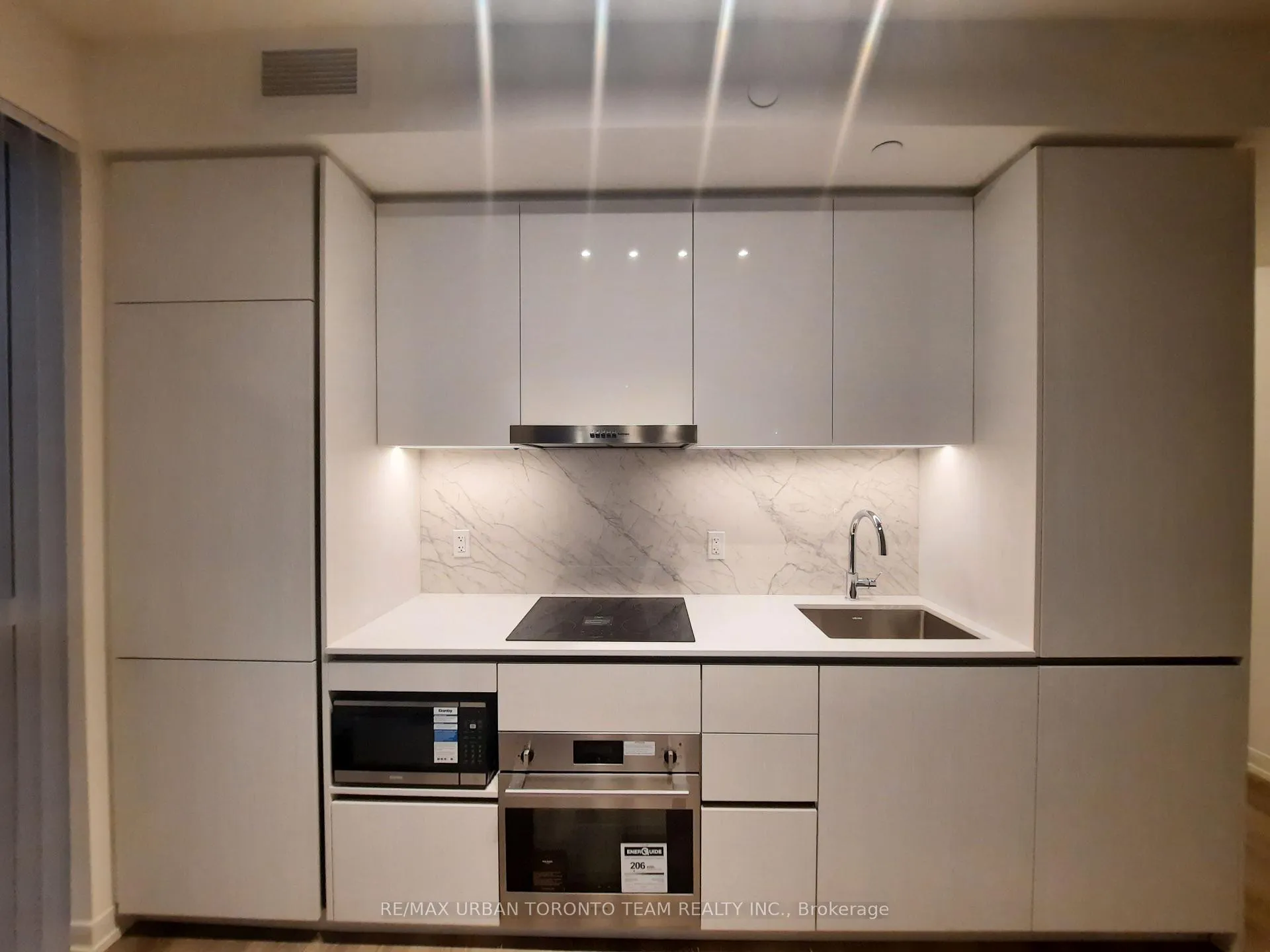 Photo 4 of Unit 812, 8 Interchange Way, Vaughan, Vaughan Corporate Centre — HOMEH