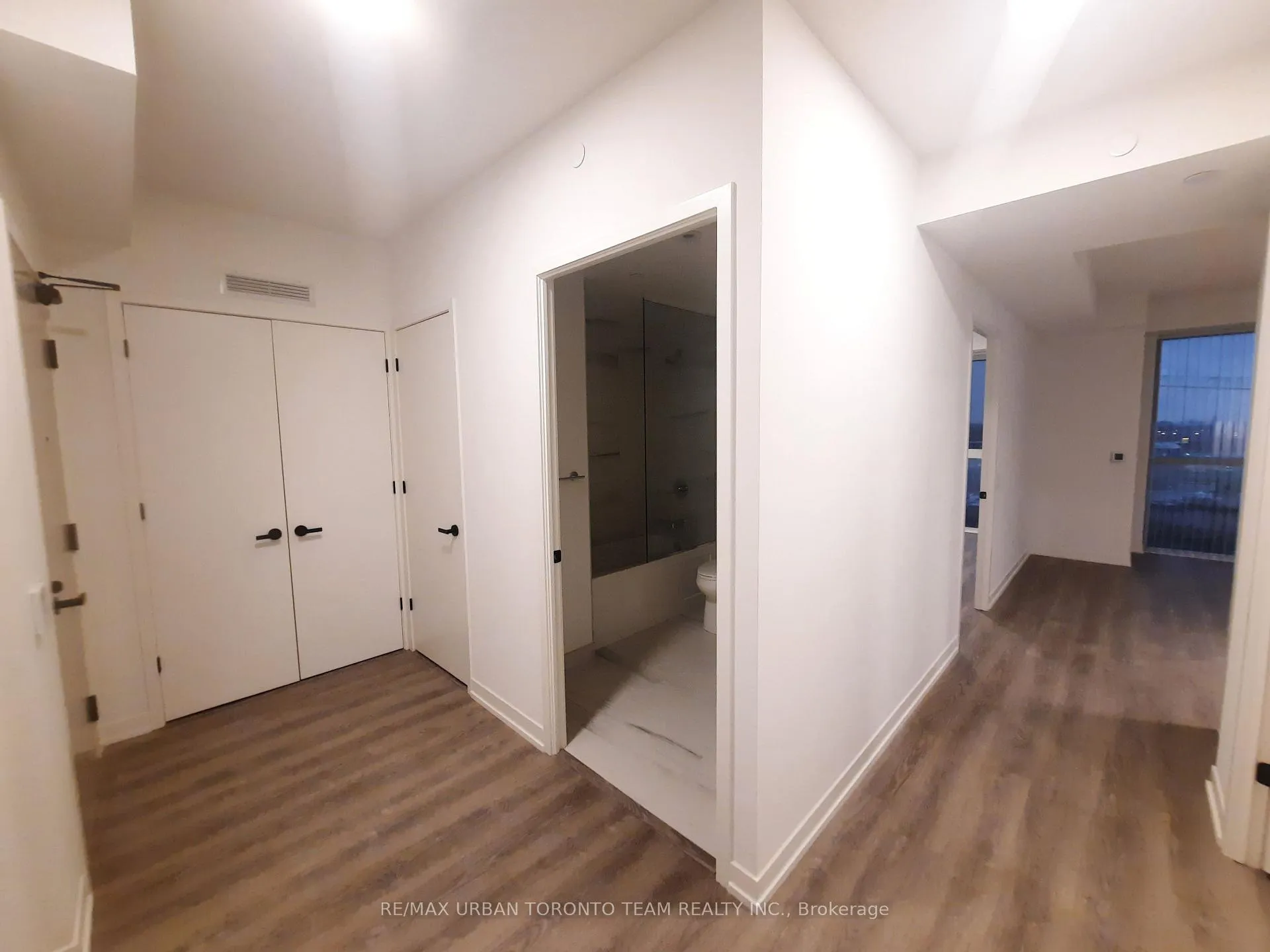 Photo 7 of Unit 812, 8 Interchange Way, Vaughan, Vaughan Corporate Centre — HOMEH