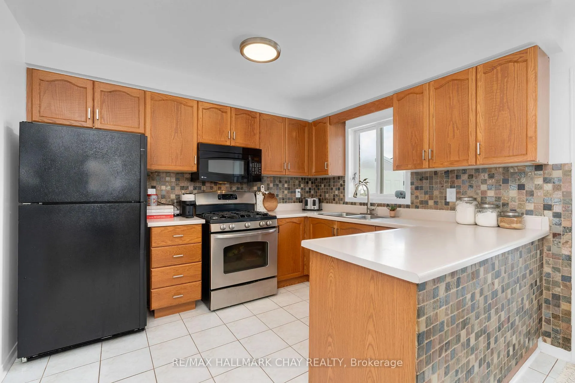 Photo 12 of 96 Brown Street, Barrie, Holly — HOMEH