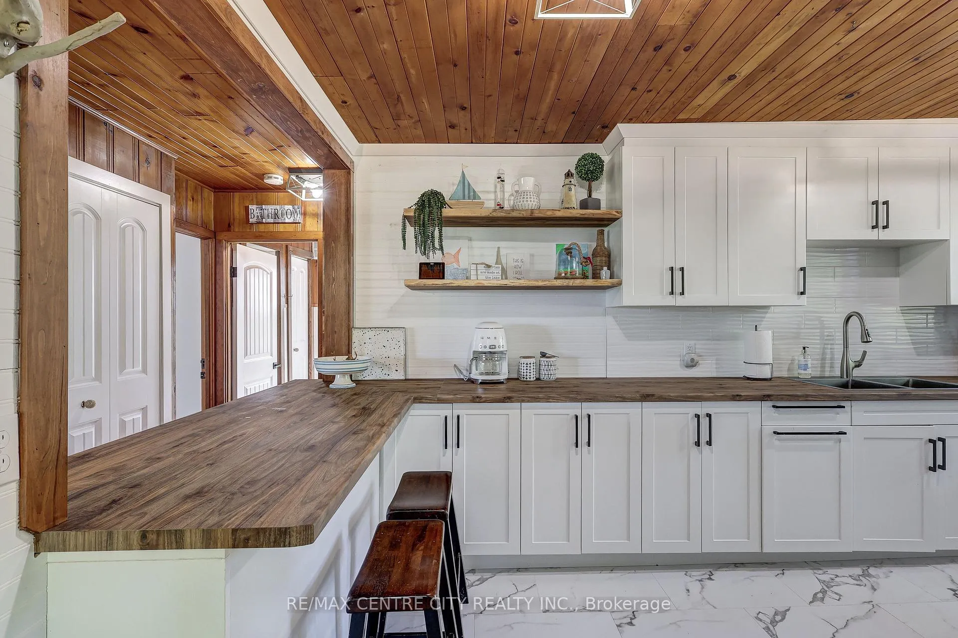 Photo 19 of 17374 Lakeshore Road, Chatham-Kent, Morpeth — HOMEH
