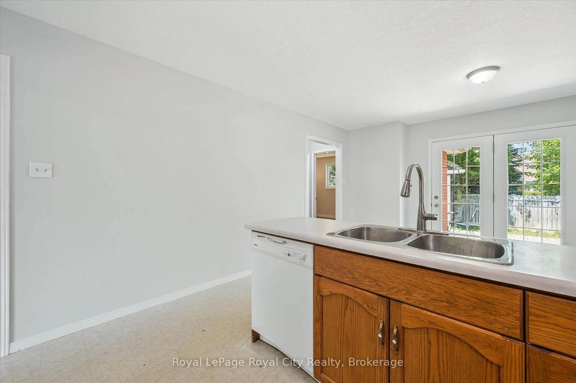 Photo 219 of 83 Inverness Drive, Guelph, Victoria North — HOMEH