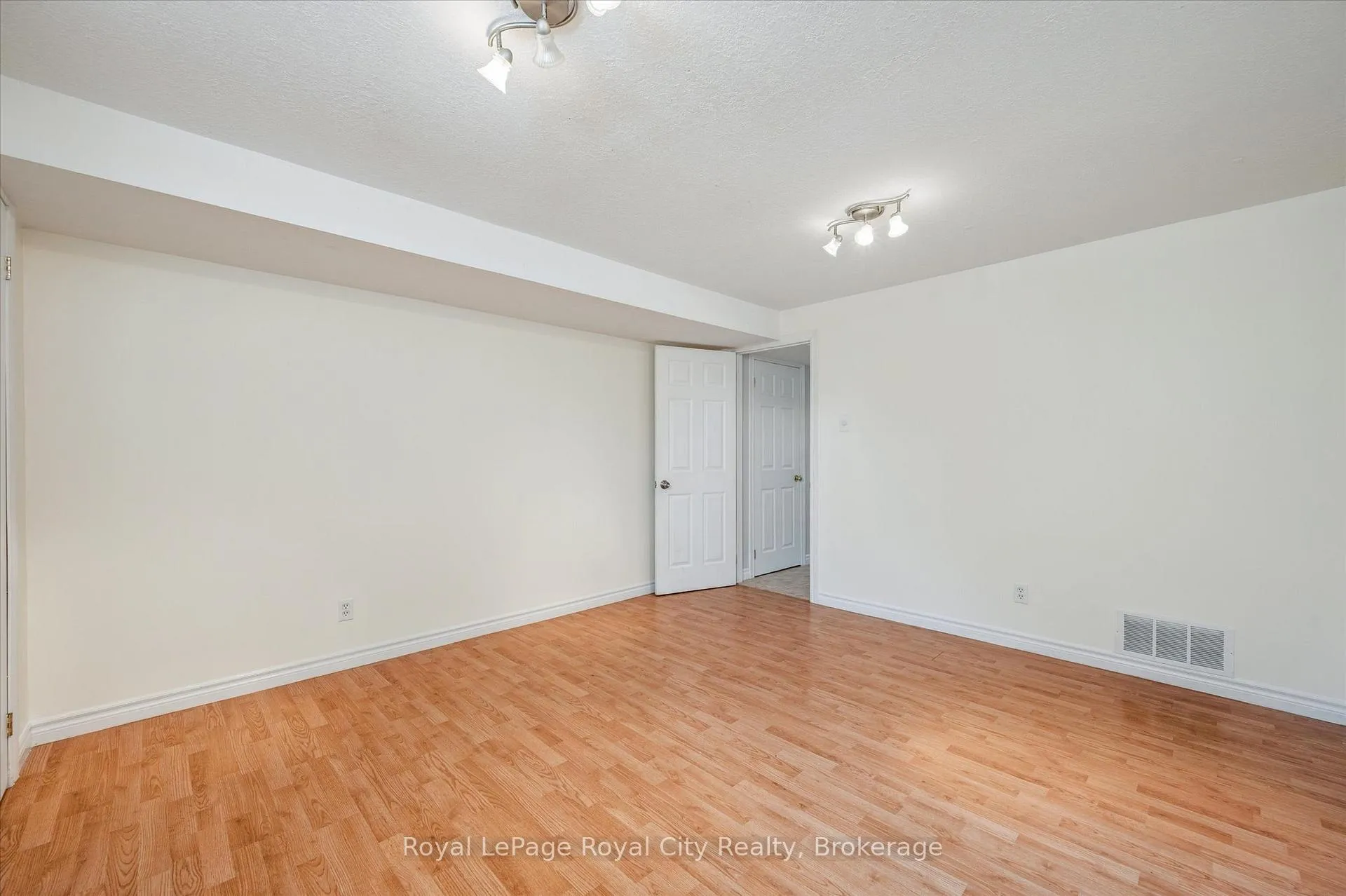 Photo 351 of 83 Inverness Drive, Guelph, Victoria North — HOMEH