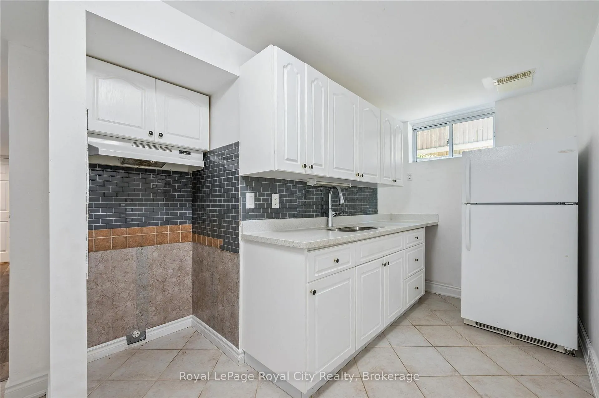 Photo 418 of 83 Inverness Drive, Guelph, Victoria North — HOMEH
