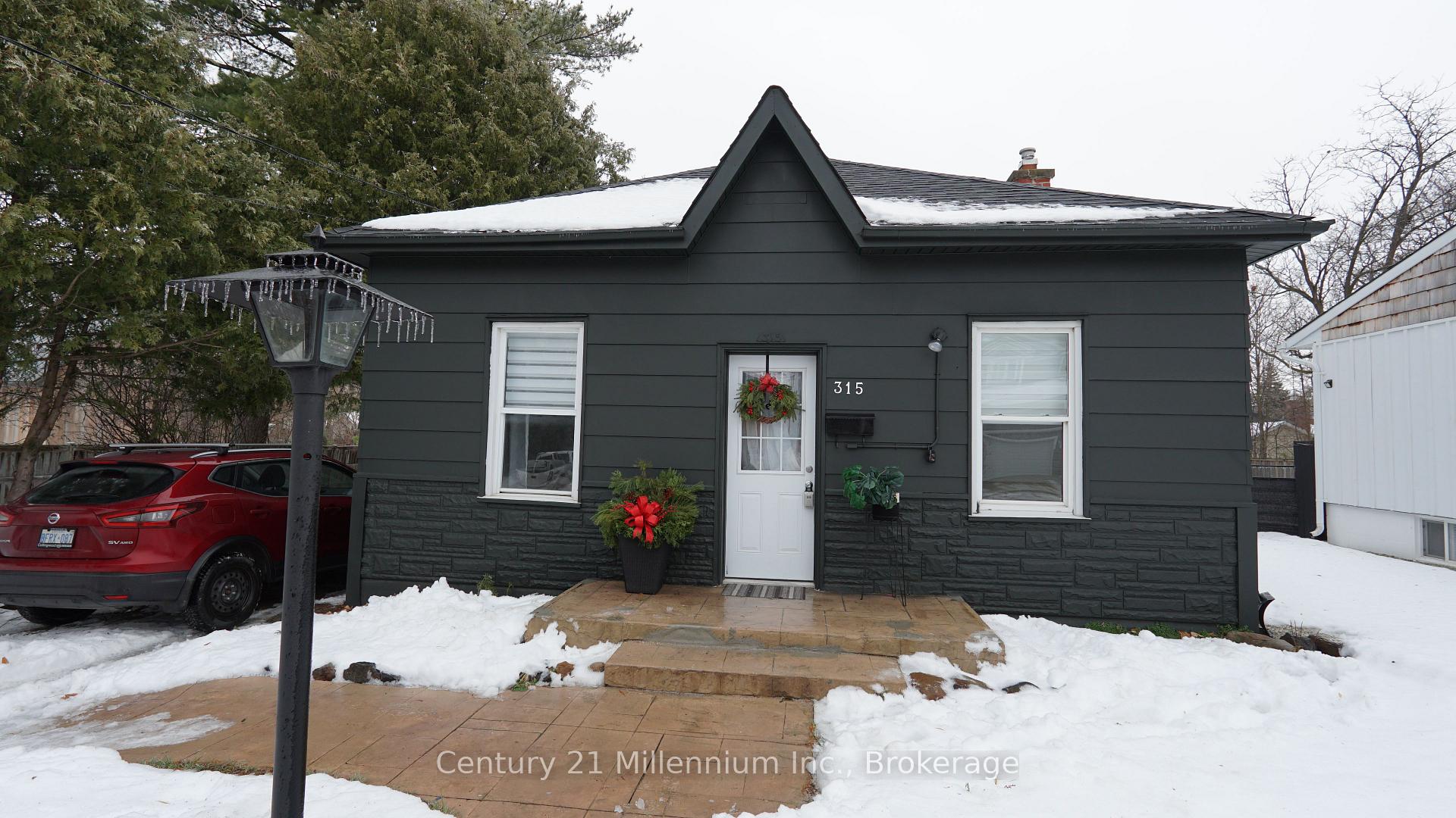 Front of 315 Oak Street
