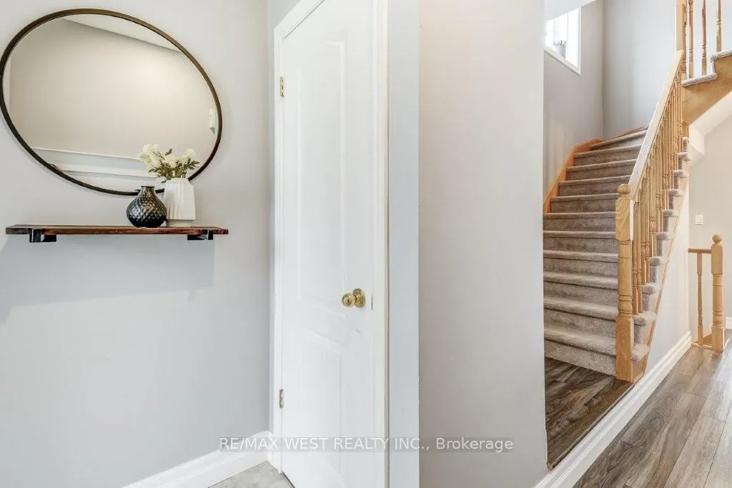 Photo 3 of 53 Cole Street, Hamilton, Waterdown — HOMEH