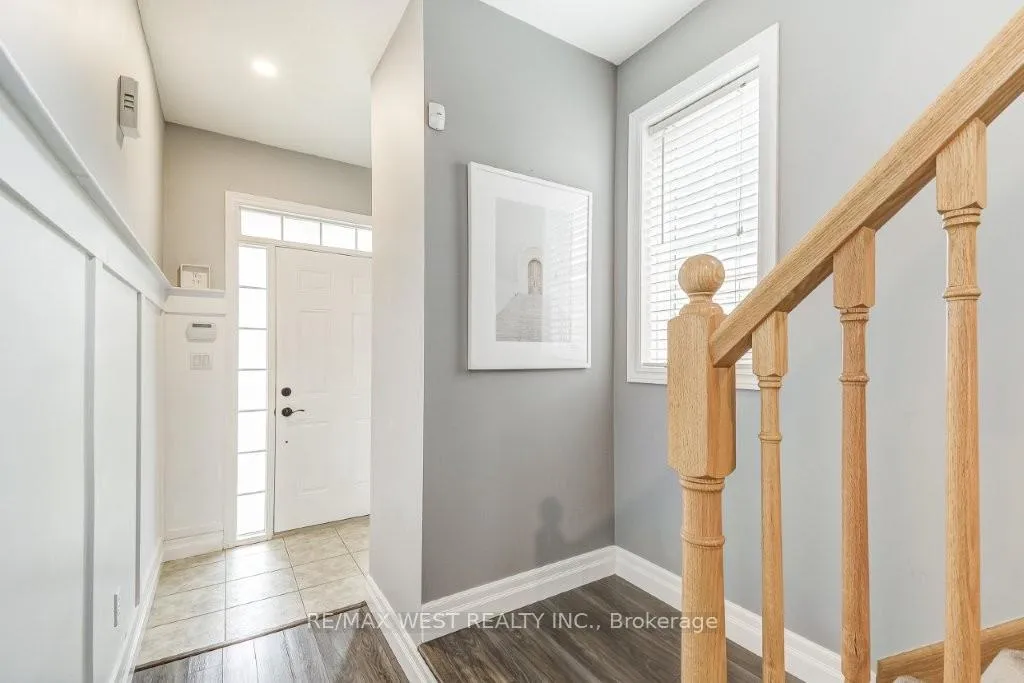 Photo 4 of 53 Cole Street, Hamilton, Waterdown — HOMEH