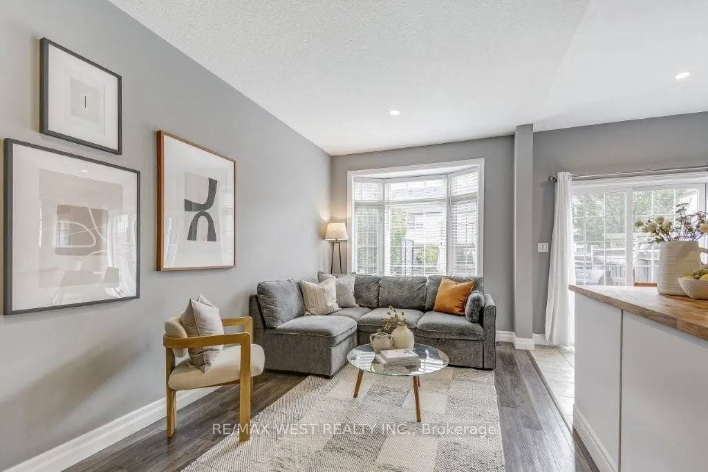 Photo 8 of 53 Cole Street, Hamilton, Waterdown — HOMEH