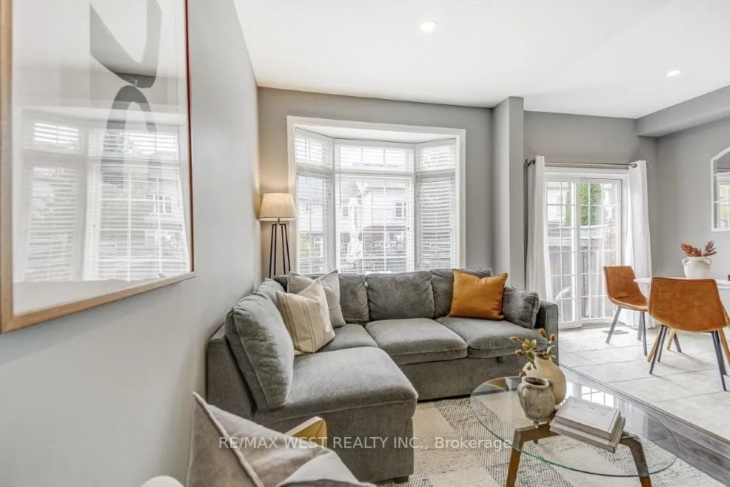 Photo 9 of 53 Cole Street, Hamilton, Waterdown — HOMEH