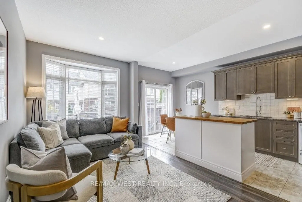 Photo 10 of 53 Cole Street, Hamilton, Waterdown — HOMEH