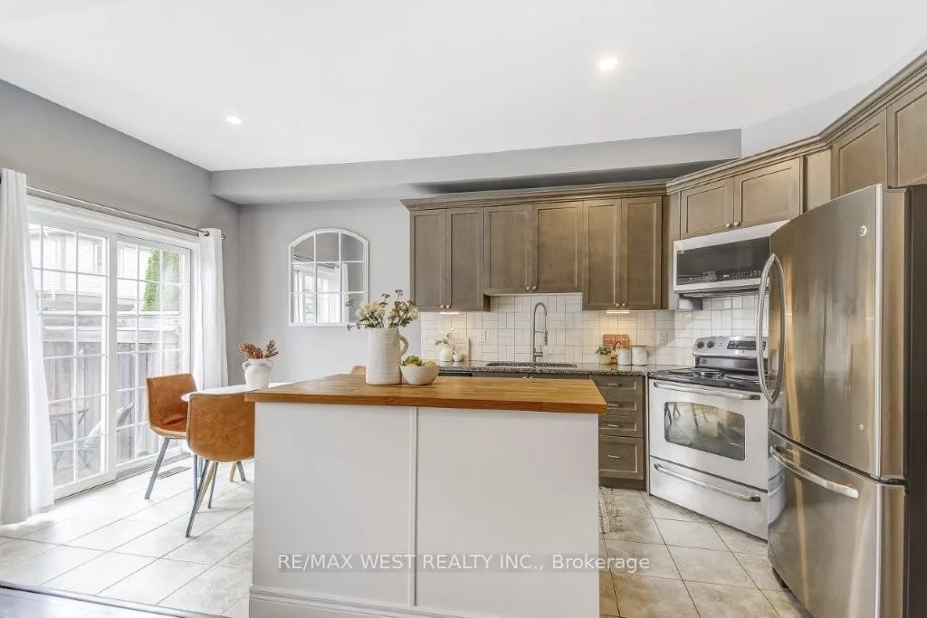 Photo 12 of 53 Cole Street, Hamilton, Waterdown — HOMEH