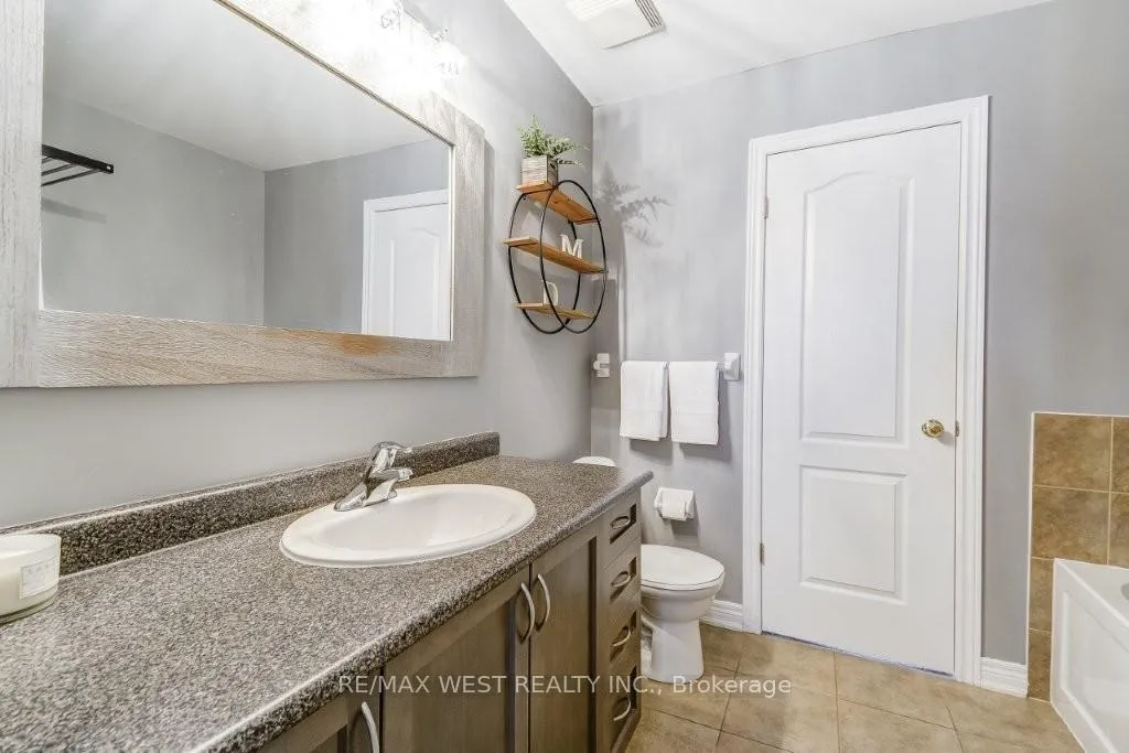 Photo 24 of 53 Cole Street, Hamilton, Waterdown — HOMEH