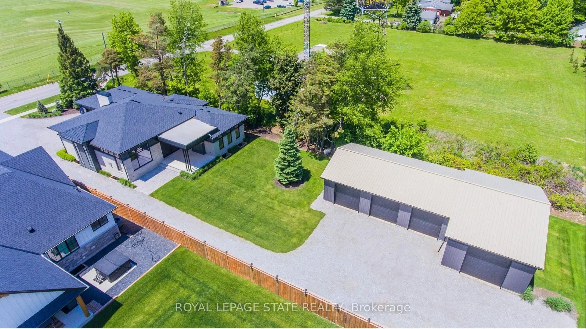 Front of 1613G Lookout Street