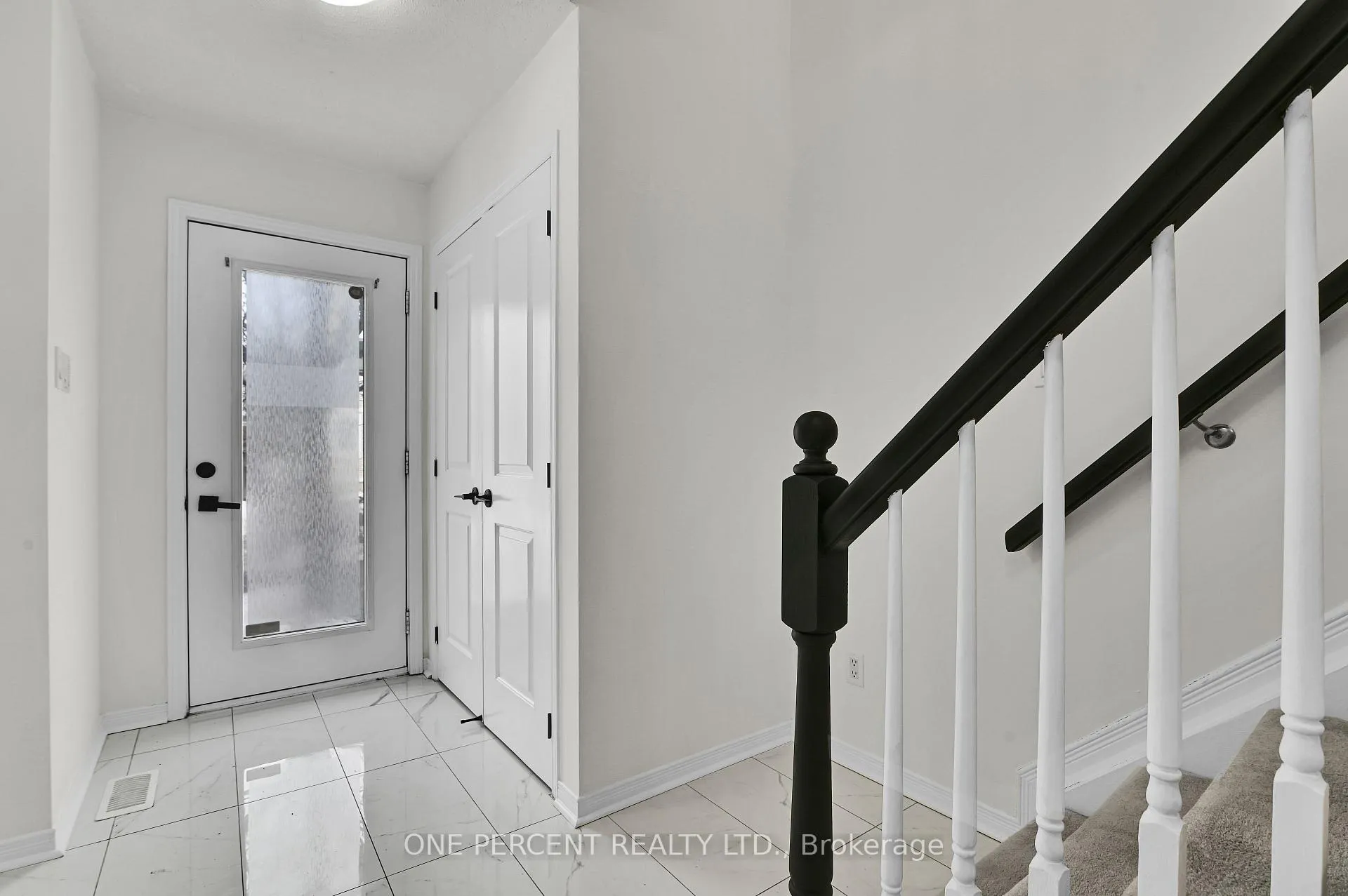 Photo 4 of 563 Burleigh Private, Ottawa, Cyrville — HOMEH