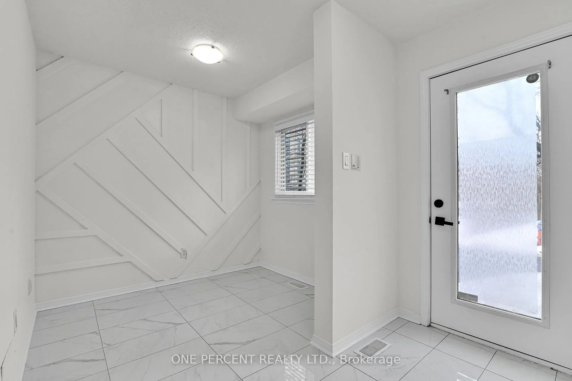 Photo 5 of 563 Burleigh Private, Ottawa, Cyrville — HOMEH