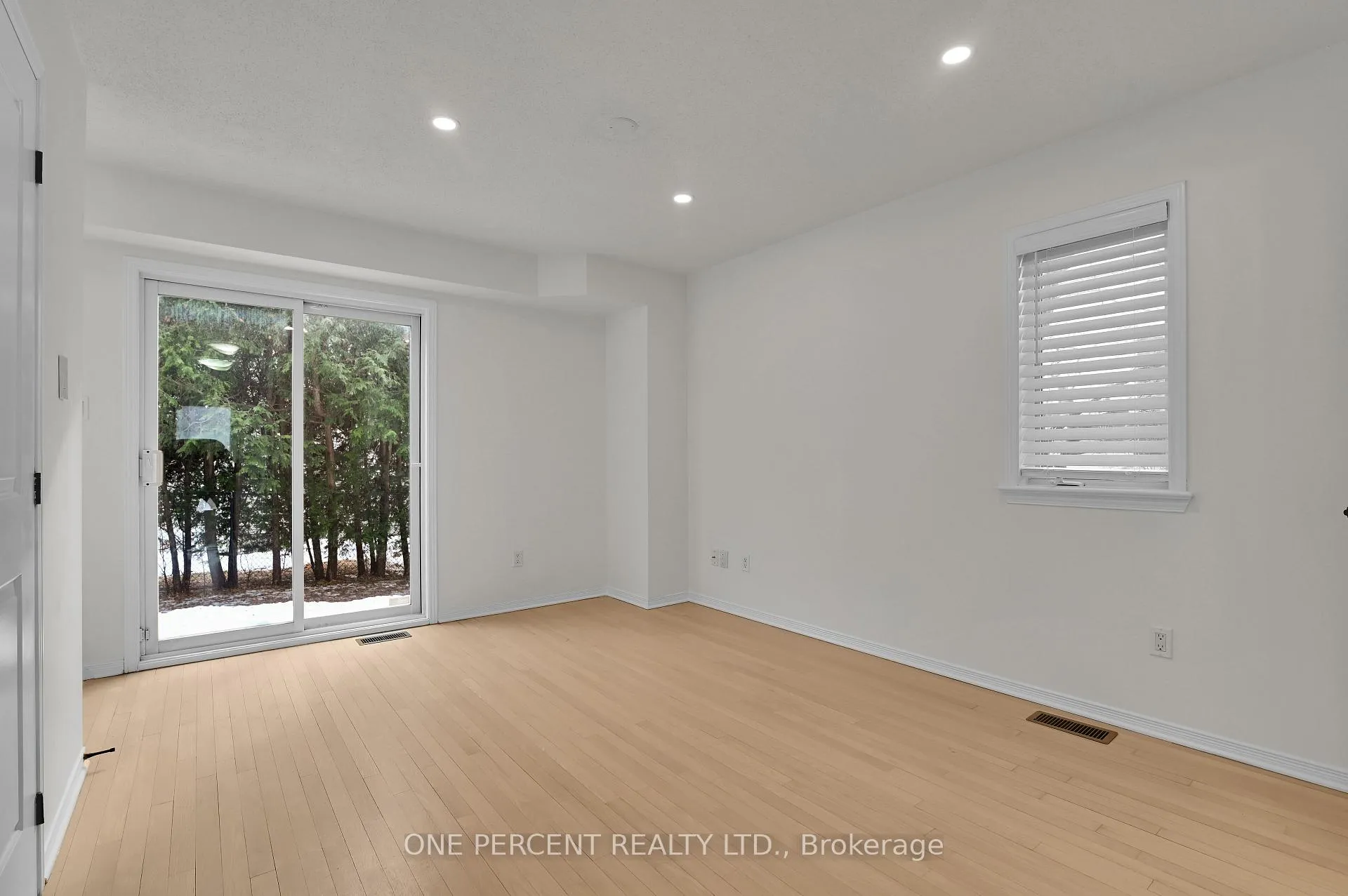 Photo 6 of 563 Burleigh Private, Ottawa, Cyrville — HOMEH