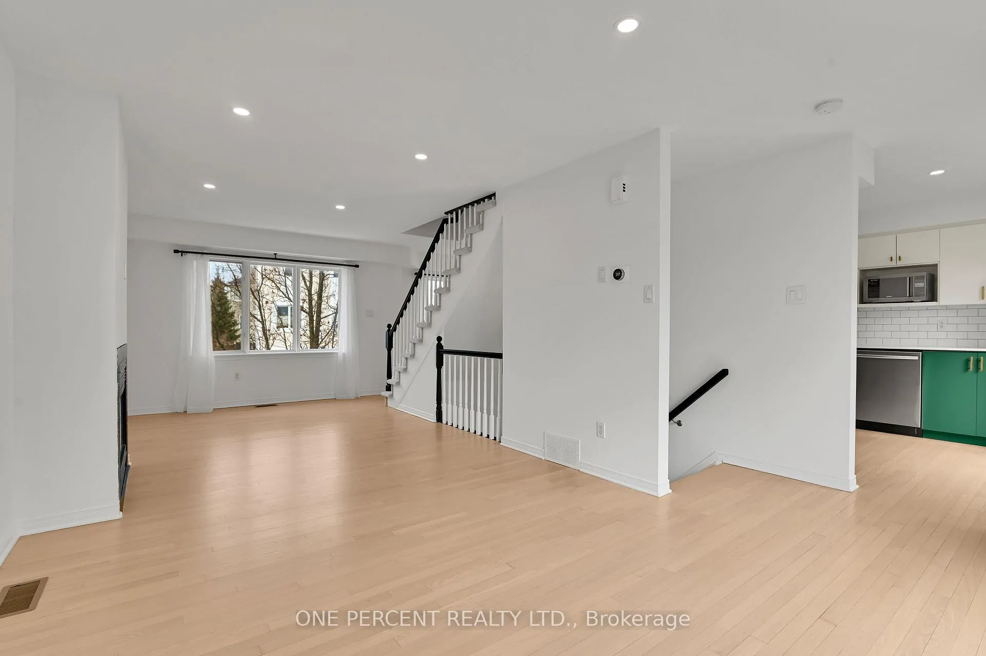 Photo 11 of 563 Burleigh Private, Ottawa, Cyrville — HOMEH