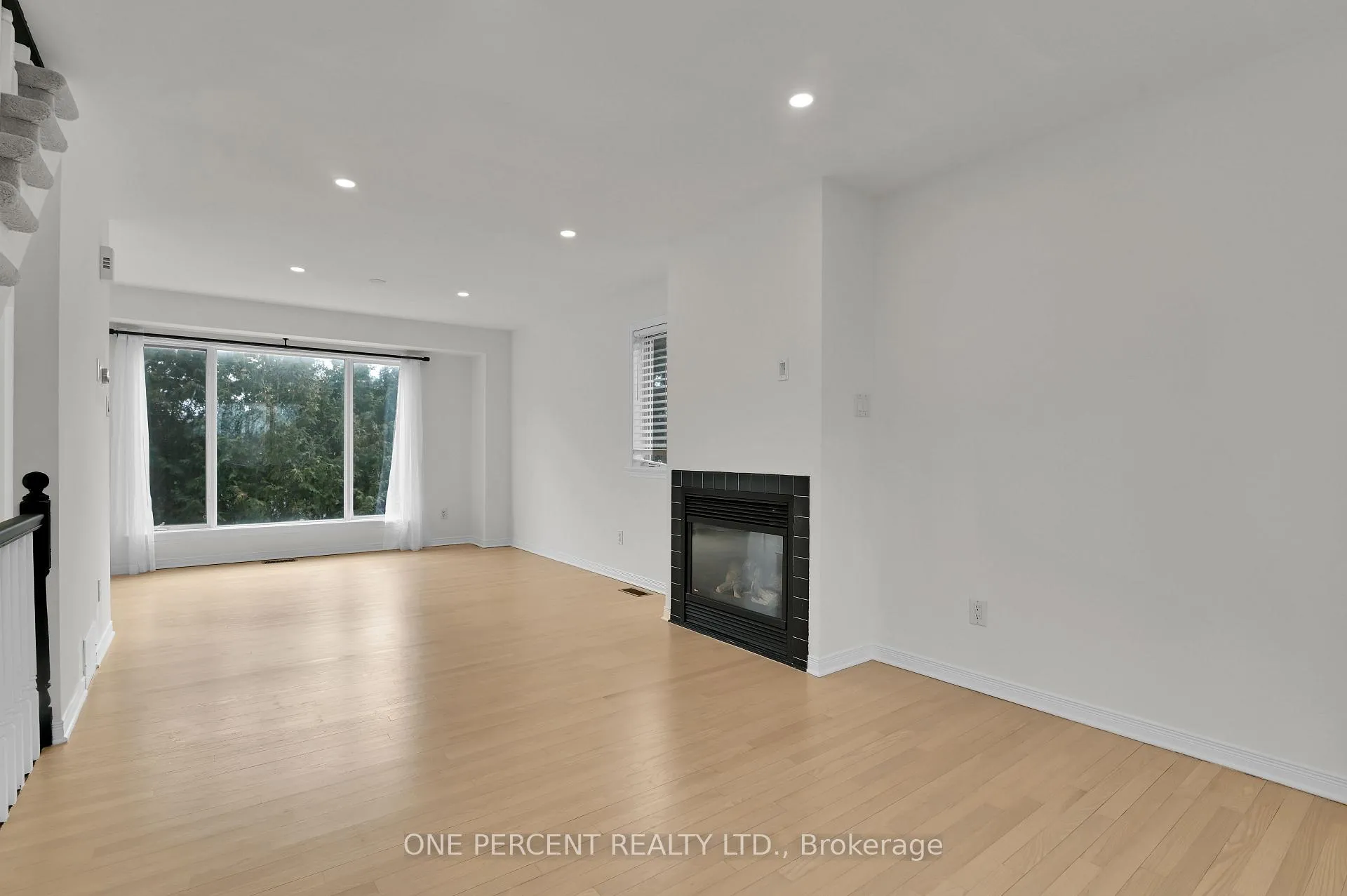 Photo 12 of 563 Burleigh Private, Ottawa, Cyrville — HOMEH