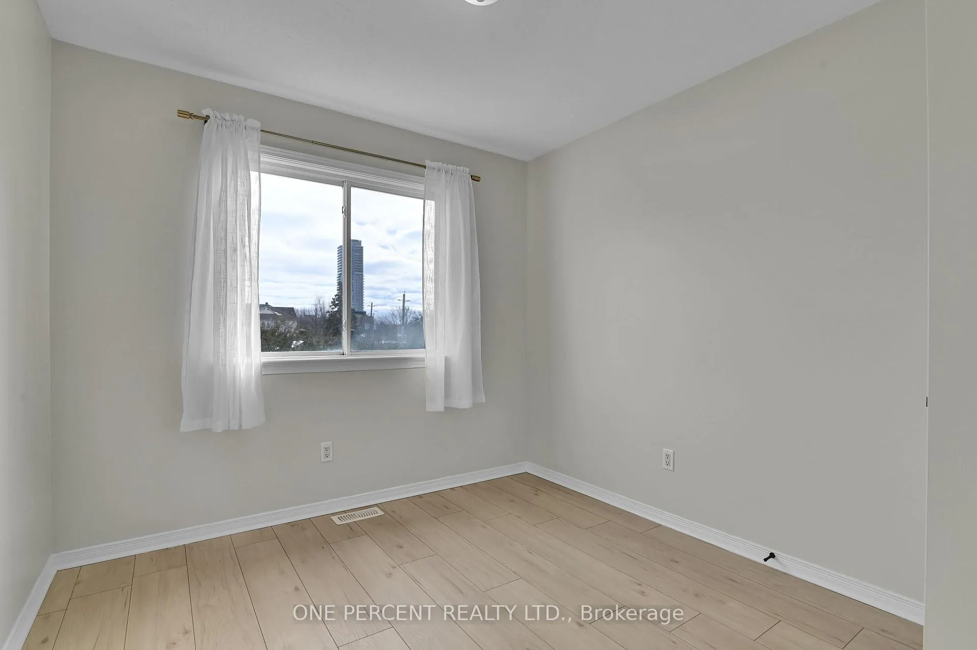 Photo 25 of 563 Burleigh Private, Ottawa, Cyrville — HOMEH