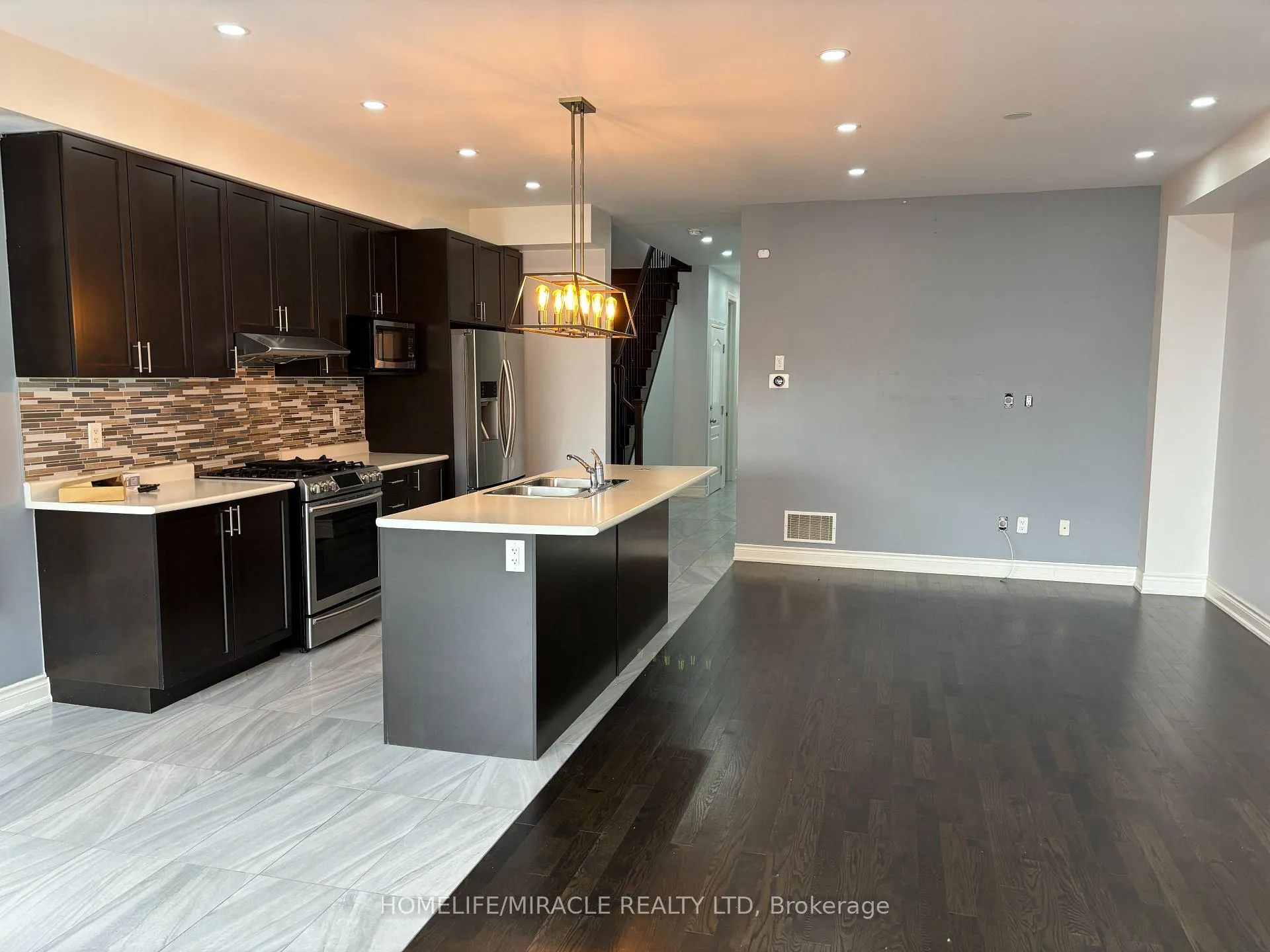 Photo 6 of Unit Main, 12 Gruenwald Gate, Brampton, Bram West — HOMEH