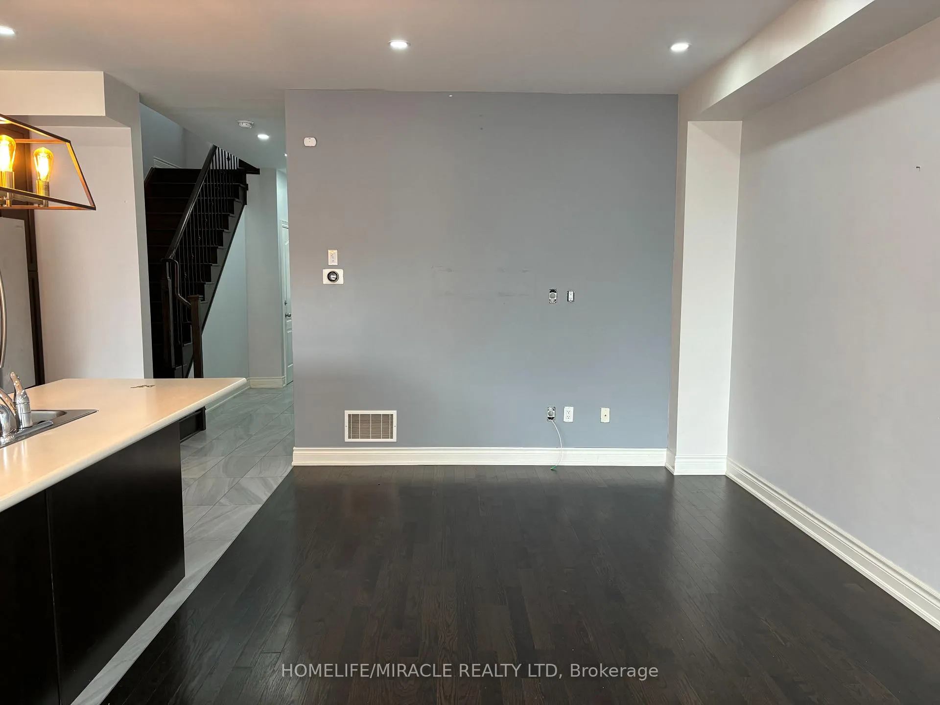 Photo 7 of Unit Main, 12 Gruenwald Gate, Brampton, Bram West — HOMEH