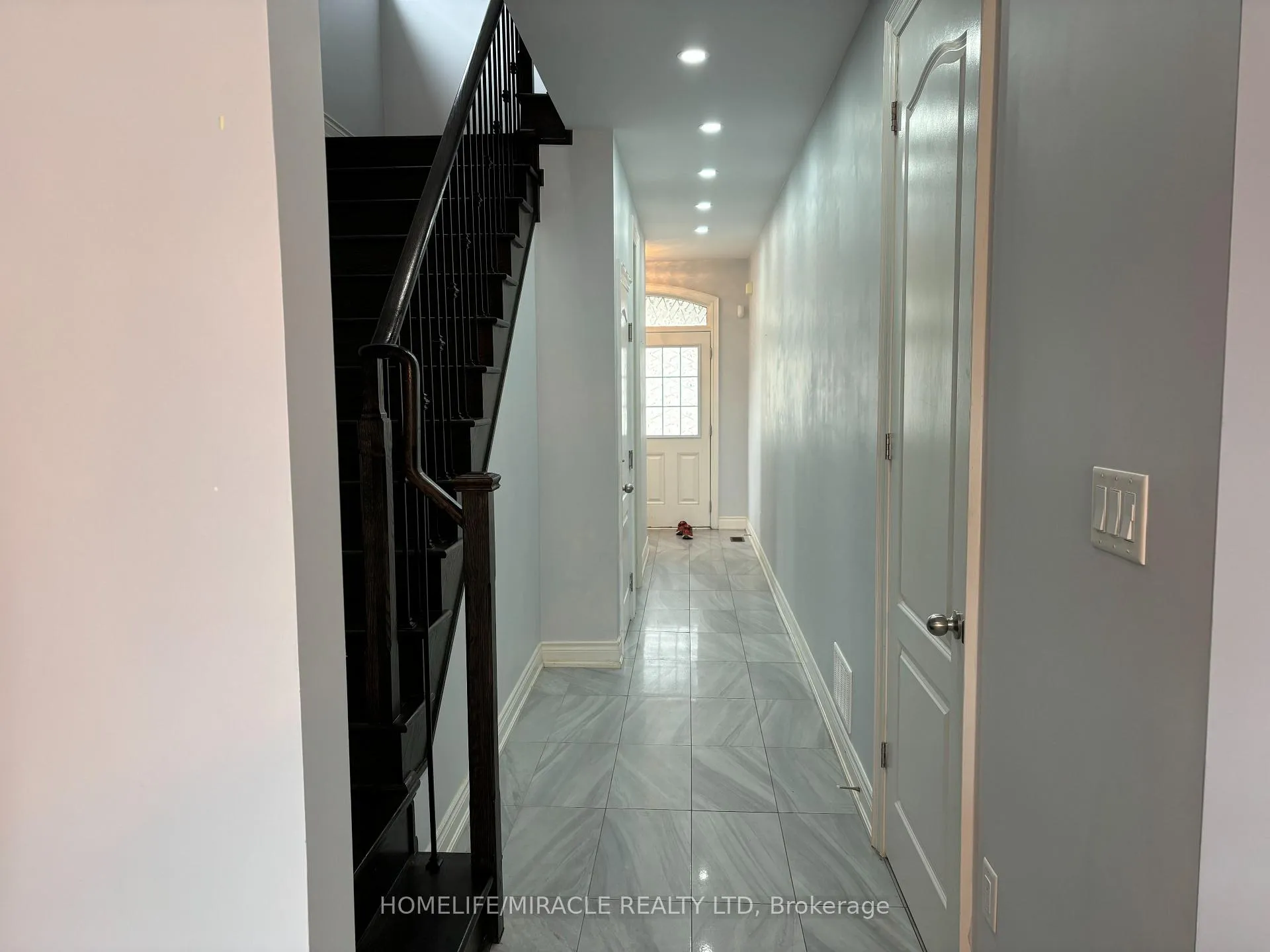 Photo 8 of Unit Main, 12 Gruenwald Gate, Brampton, Bram West — HOMEH