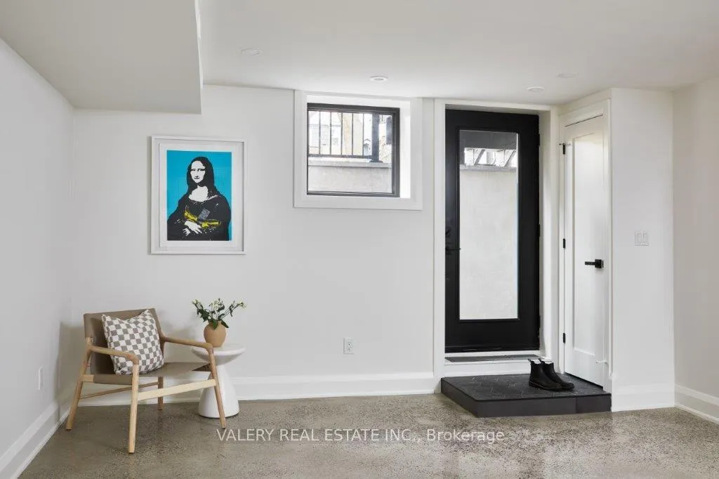 Photo 3 of Unit Lower, 31 Roslin Avenue, Toronto, Lawrence Park North — HOMEH