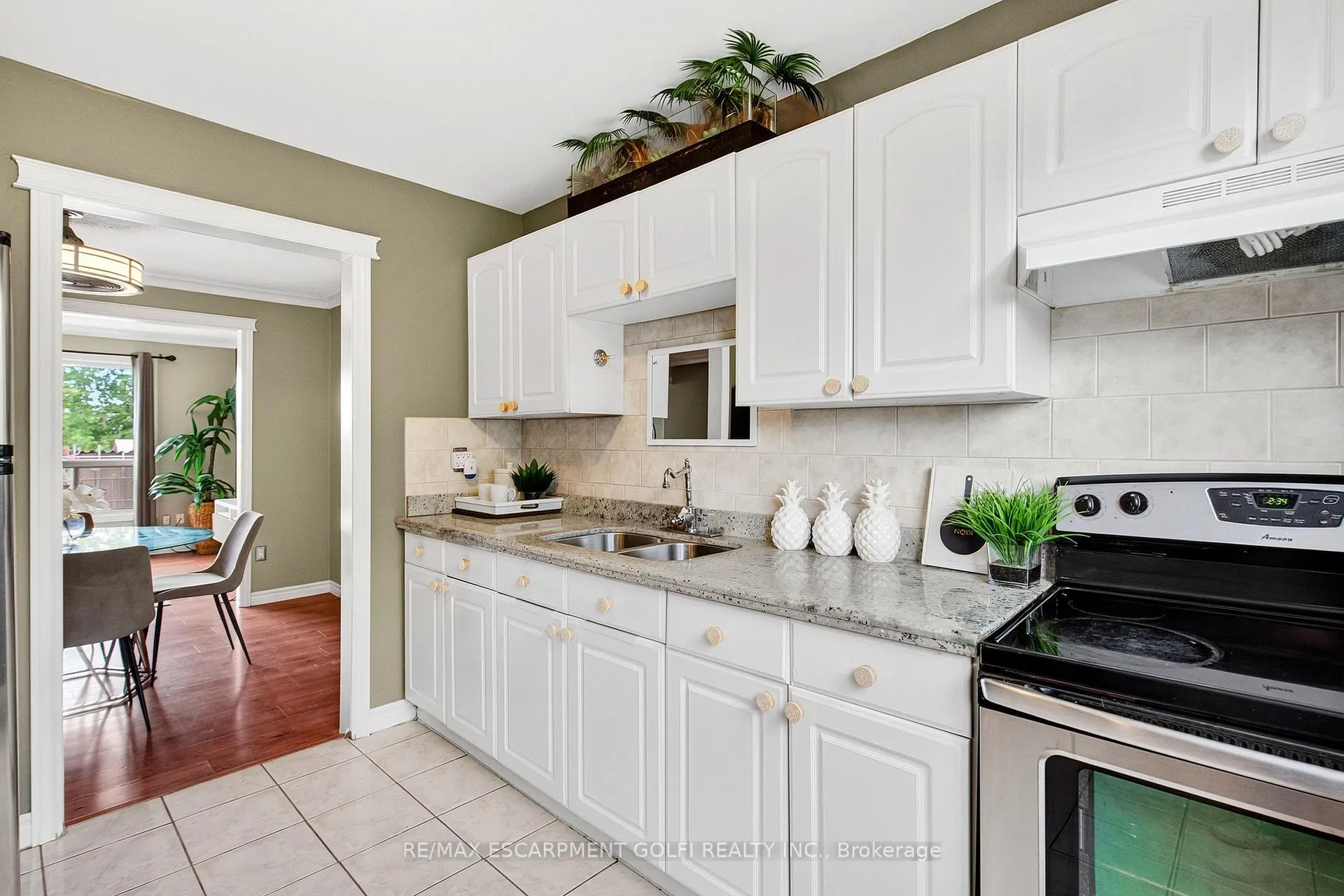 Photo 5 of Unit 95, 75 Berkindale Drive, Hamilton, Riverdale — HOMEH