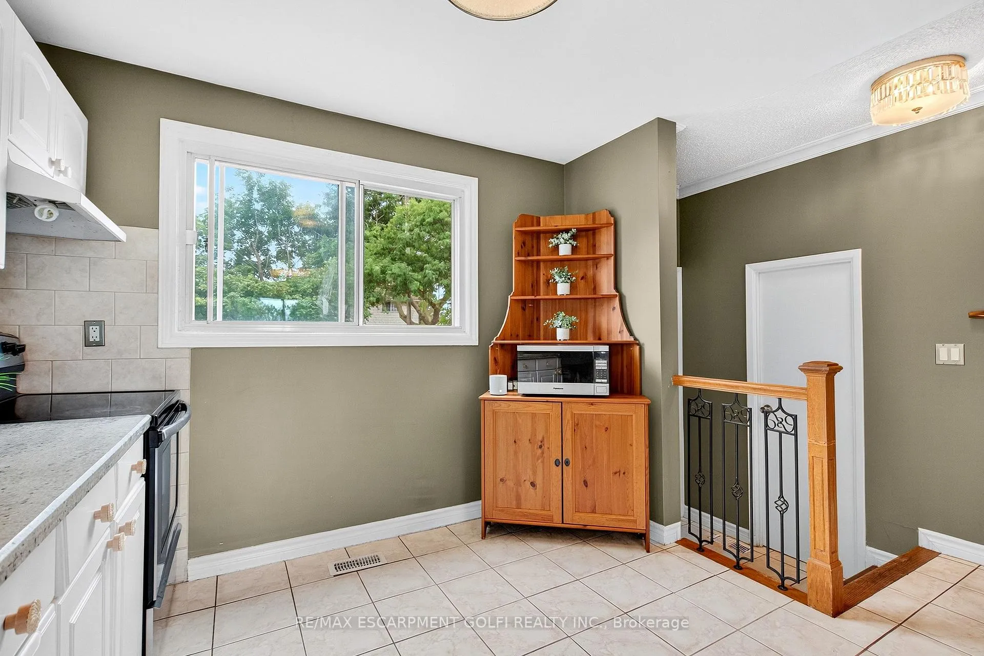Photo 7 of Unit 95, 75 Berkindale Drive, Hamilton, Riverdale — HOMEH