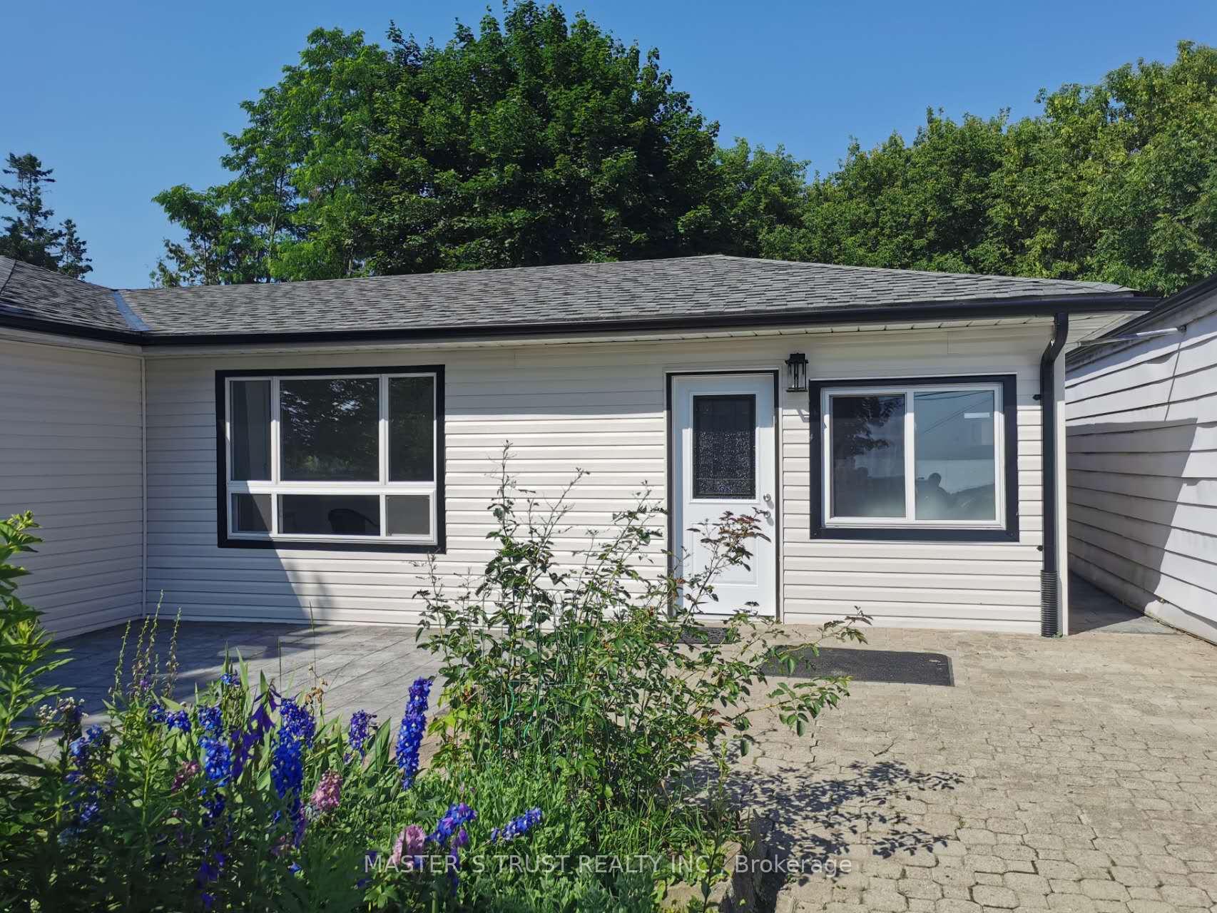 Photo 2 of Unit North, 118 The Queensway N, Georgina, Historic Lakeshore Communities — HOMEH